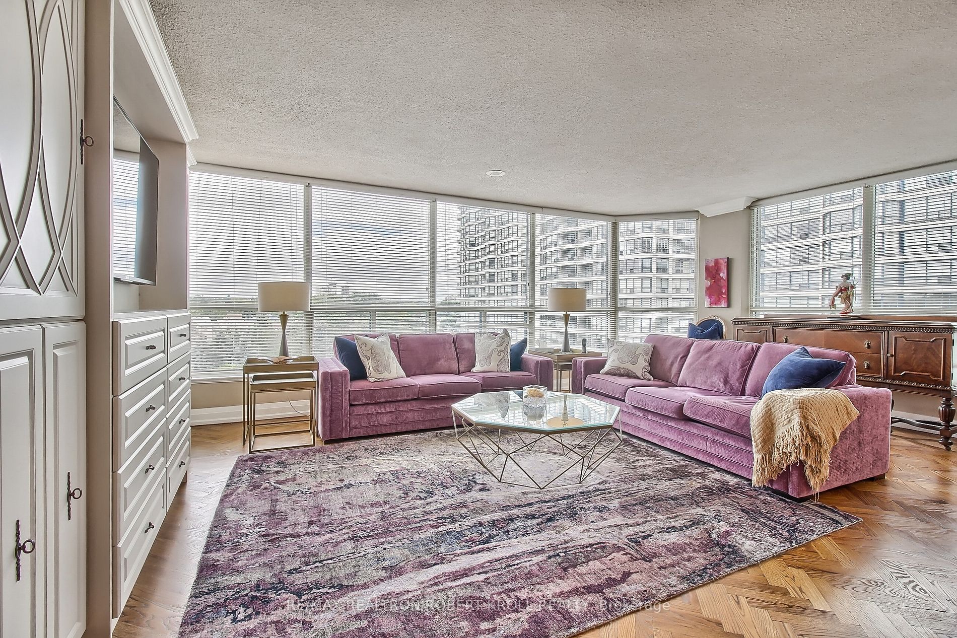 7300 Yonge St, #701