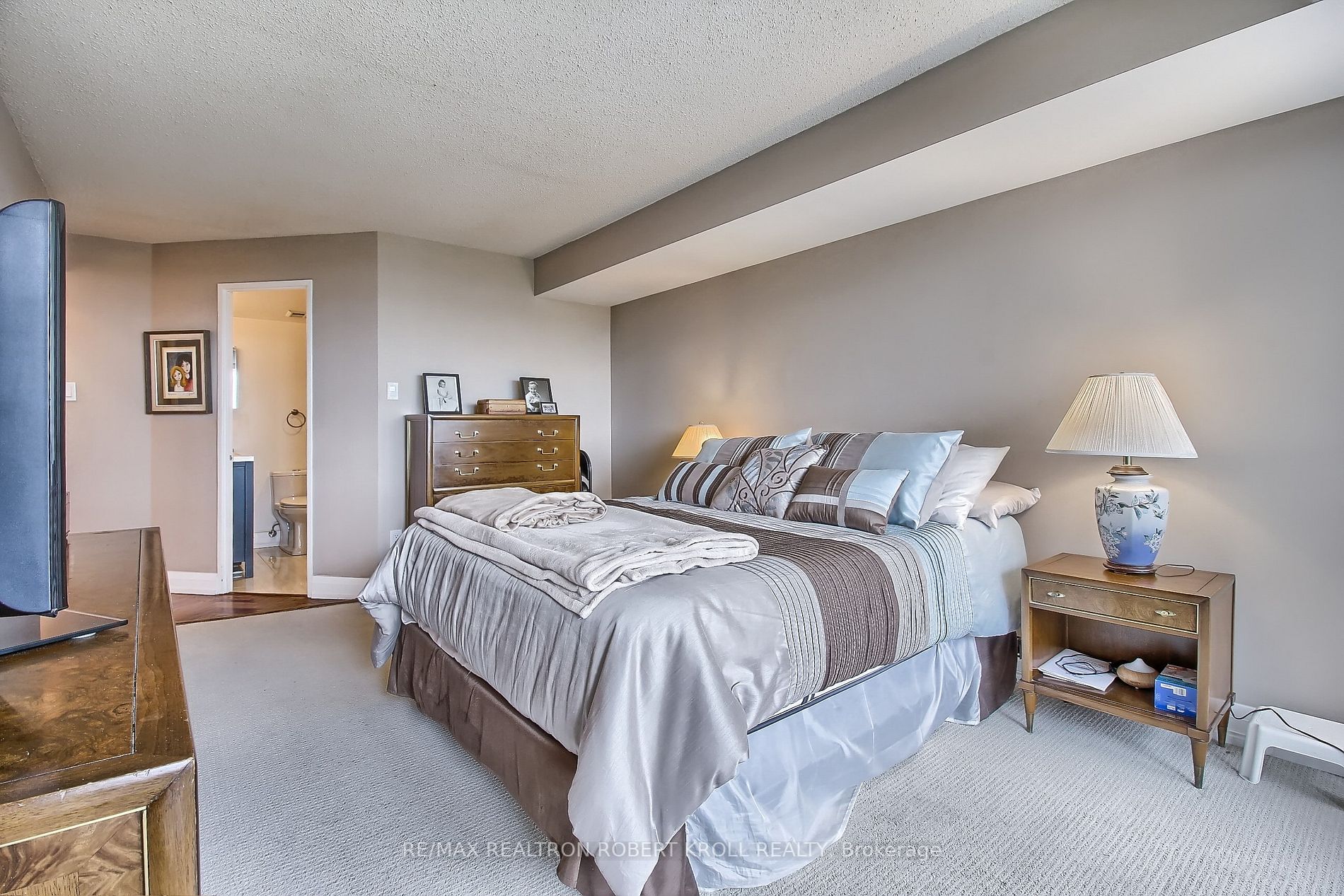 7300 Yonge St, #701