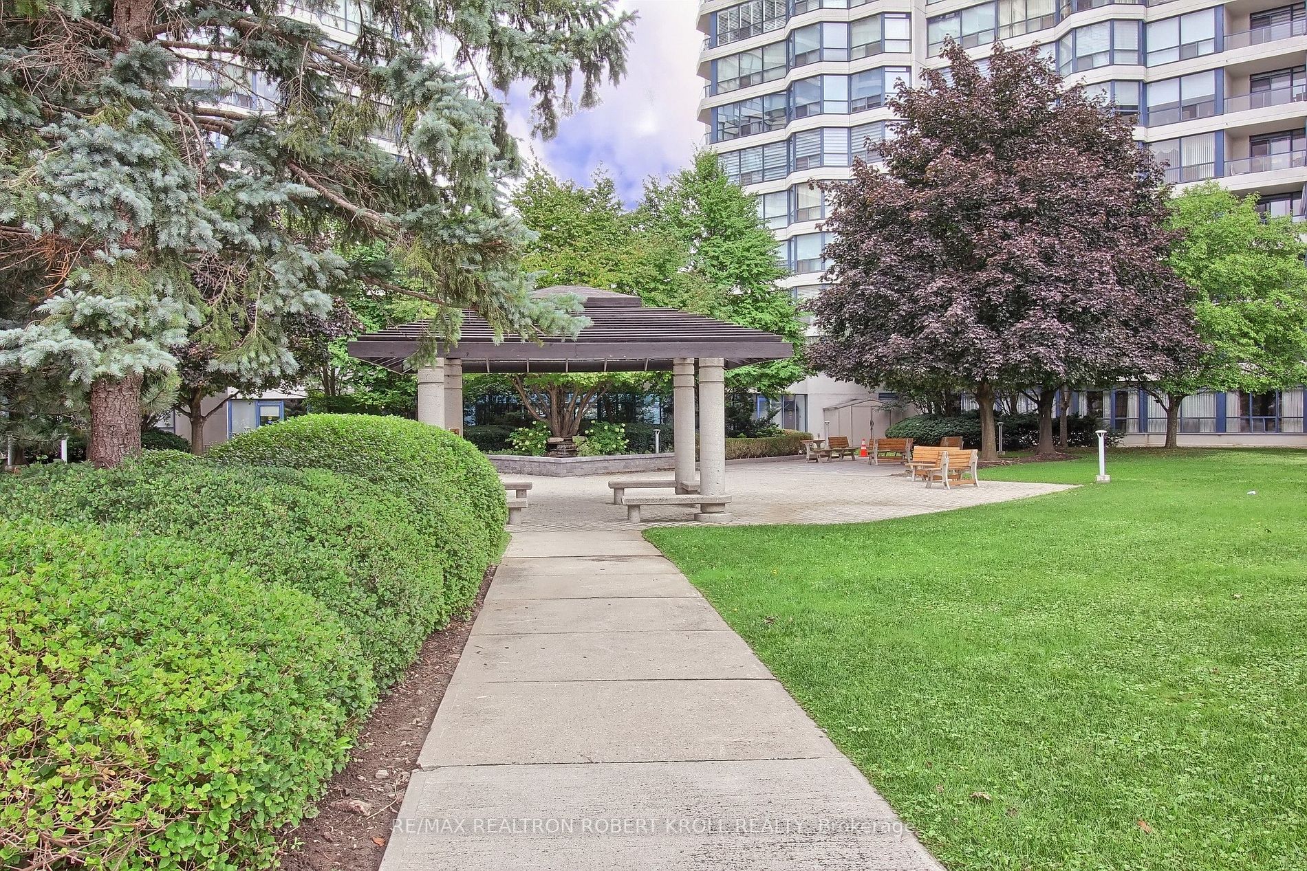 7300 Yonge St, #701