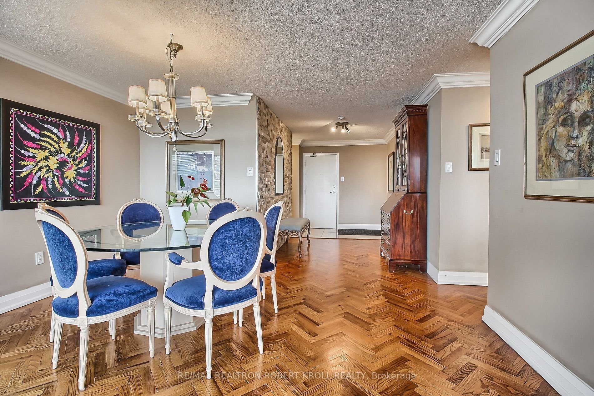 7300 Yonge St, #701