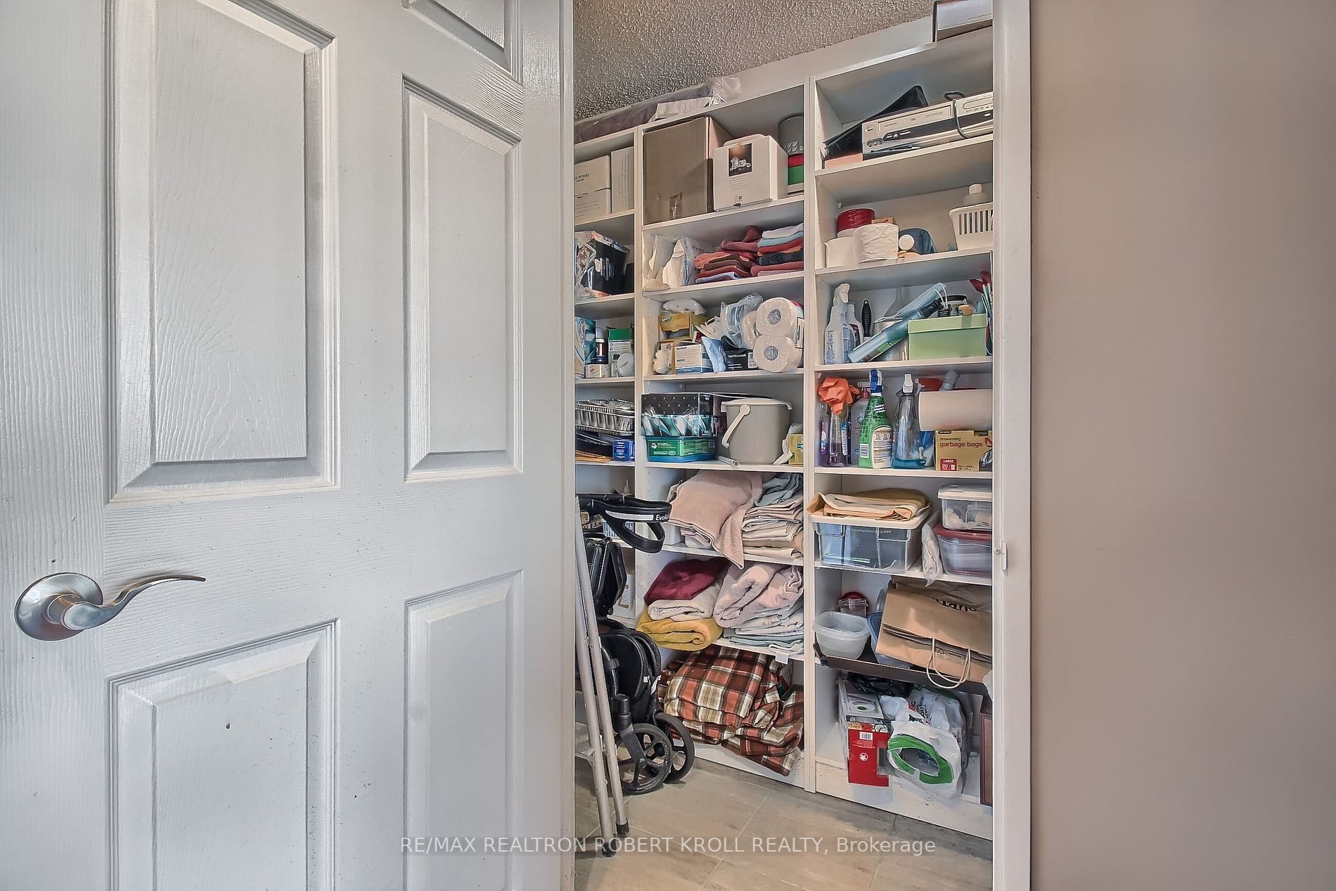 7300 Yonge St, #701