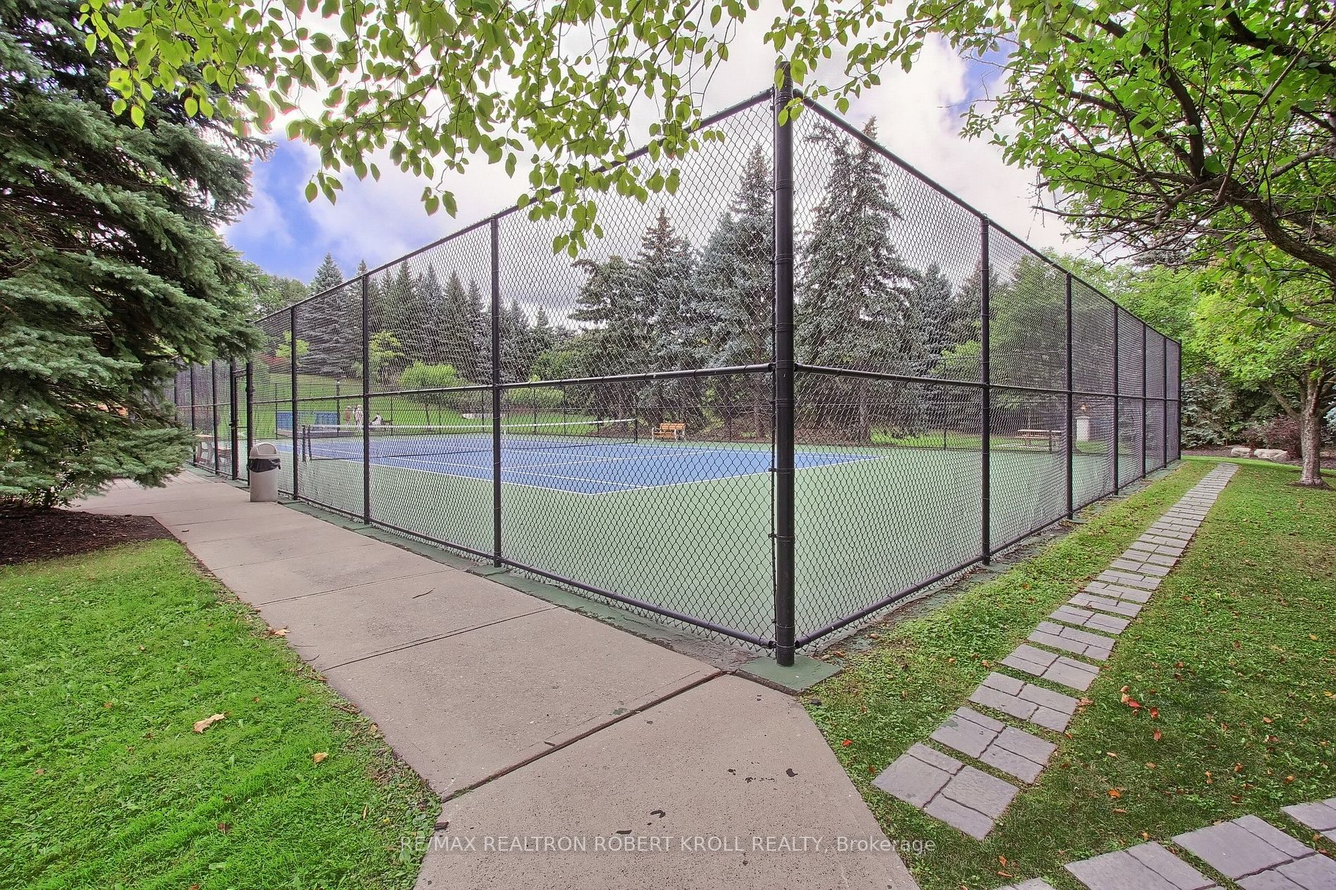 7300 Yonge St, #701