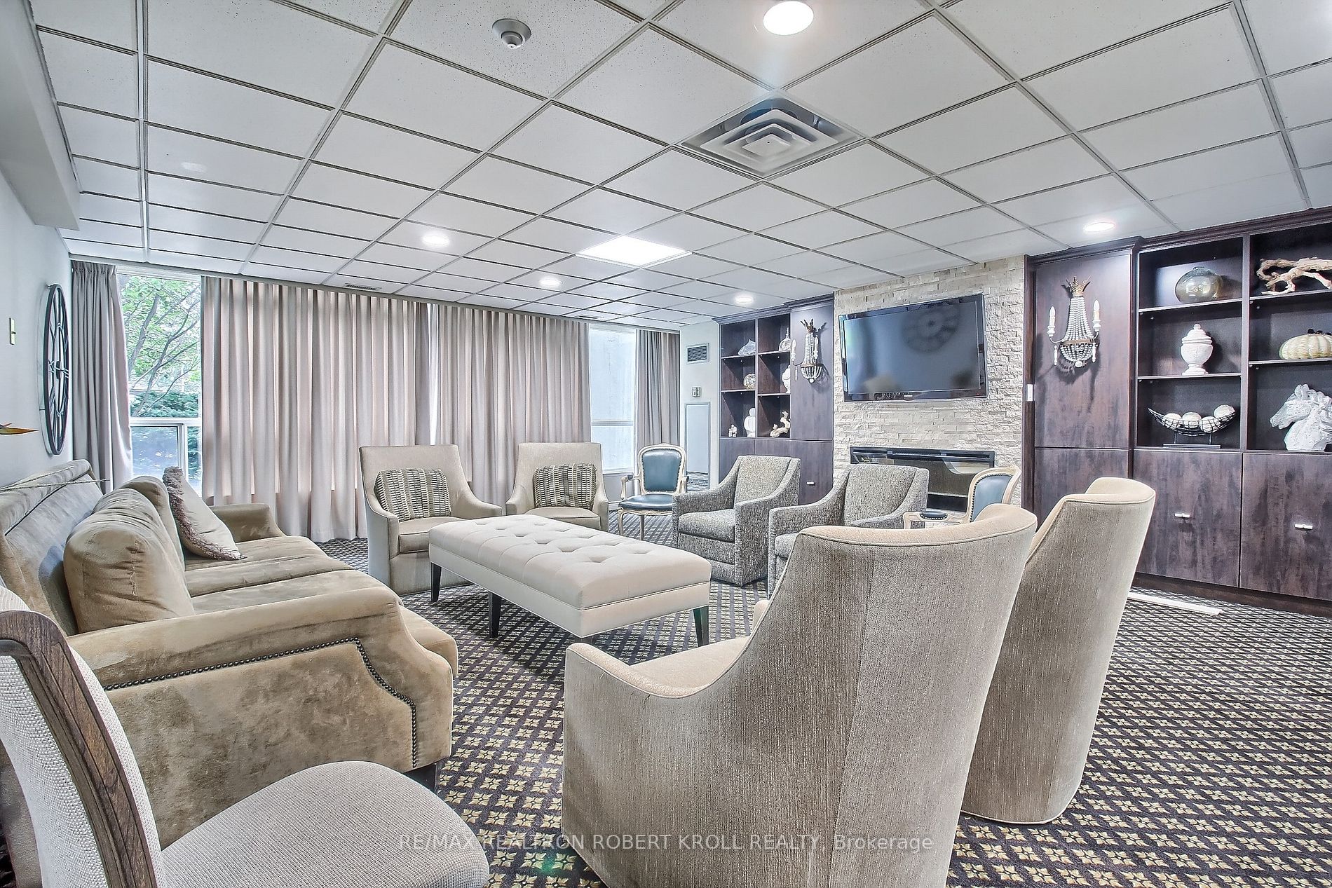 7300 Yonge St, #701