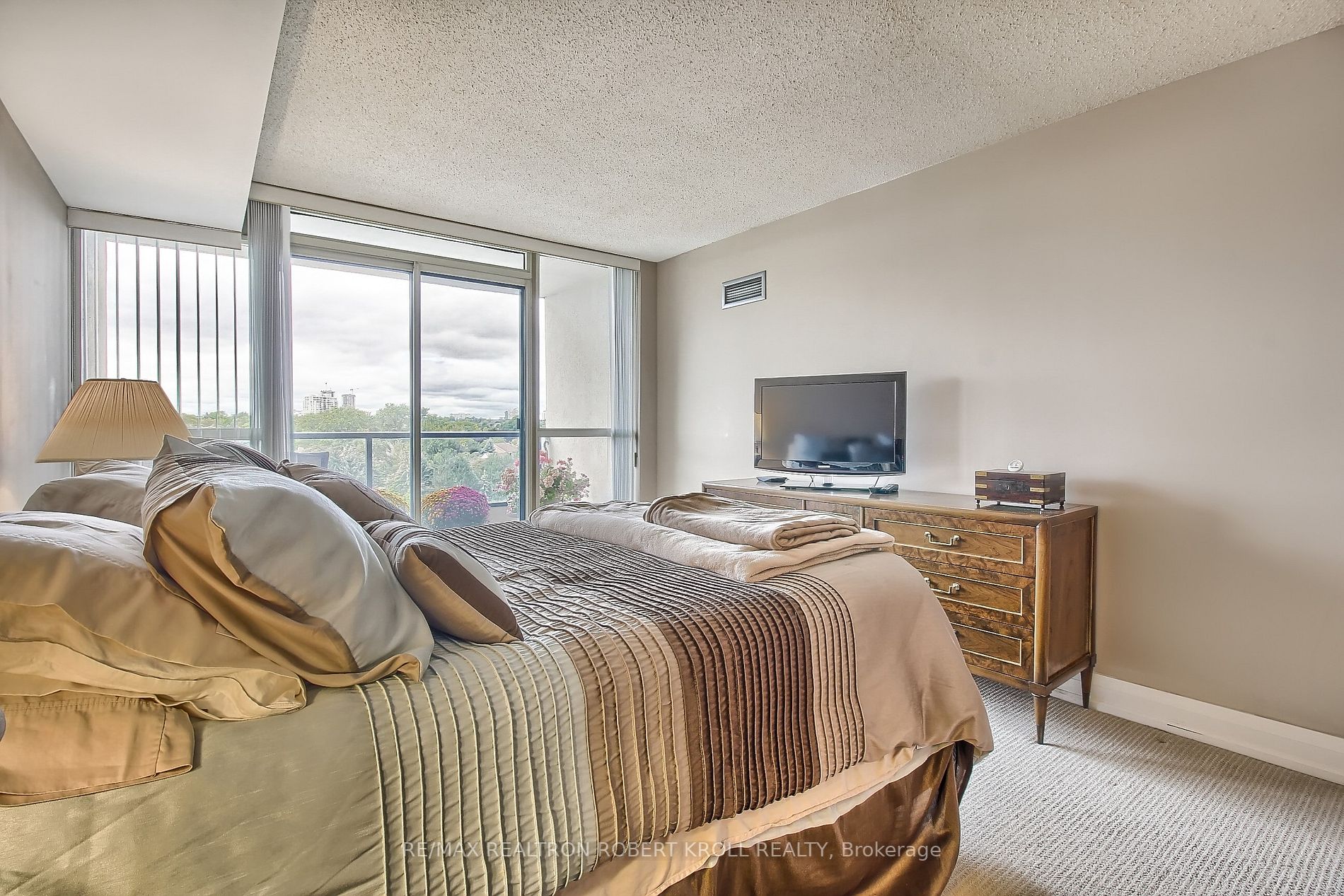 7300 Yonge St, #701