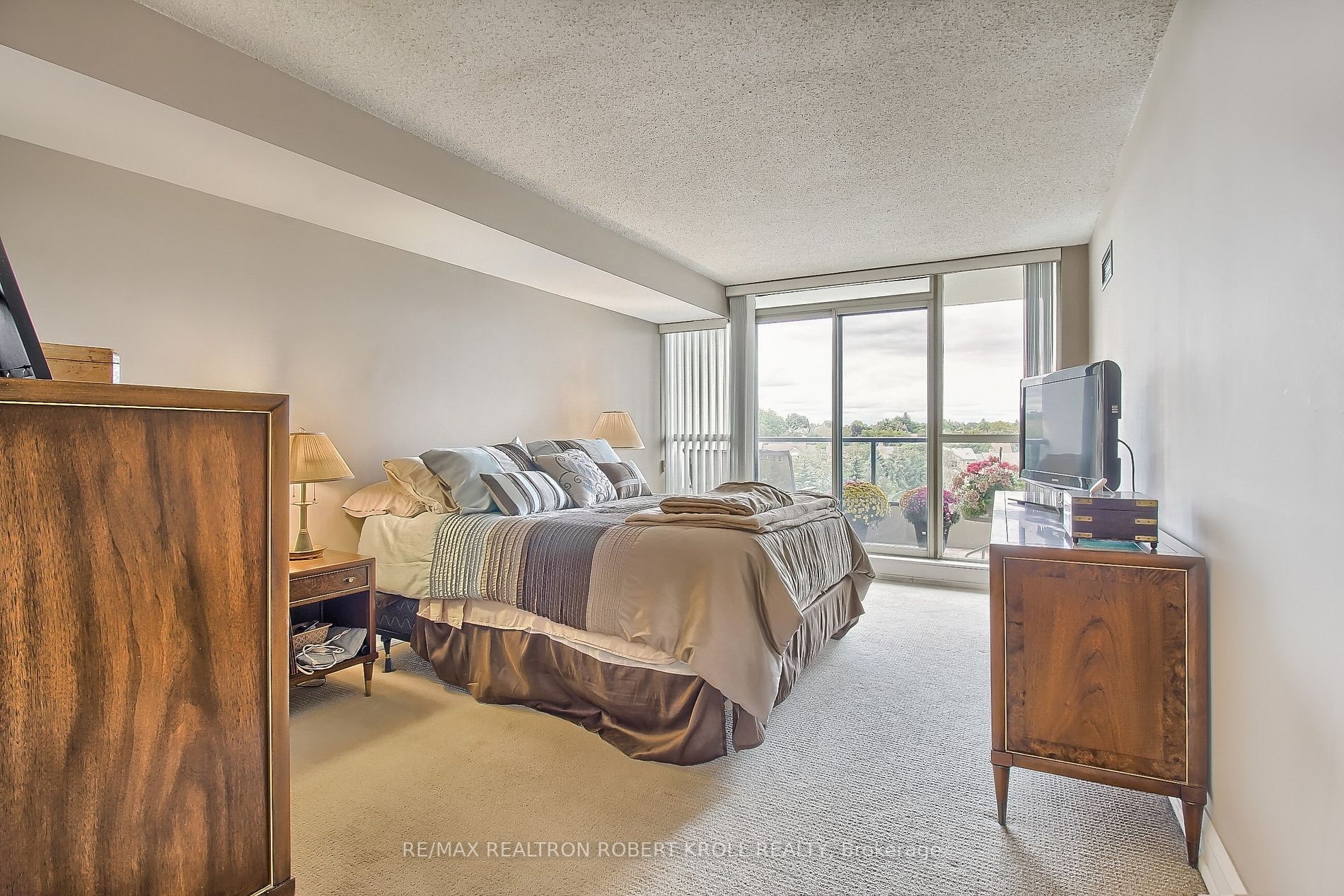 7300 Yonge St, #701