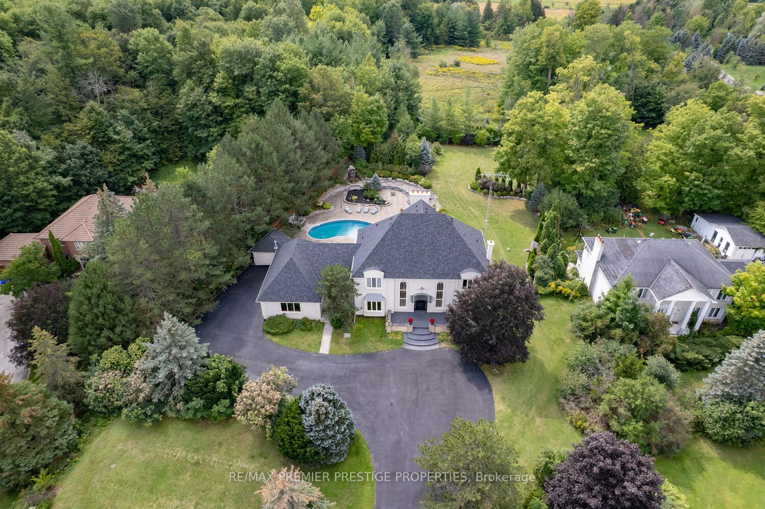 90 Rachelle Crt