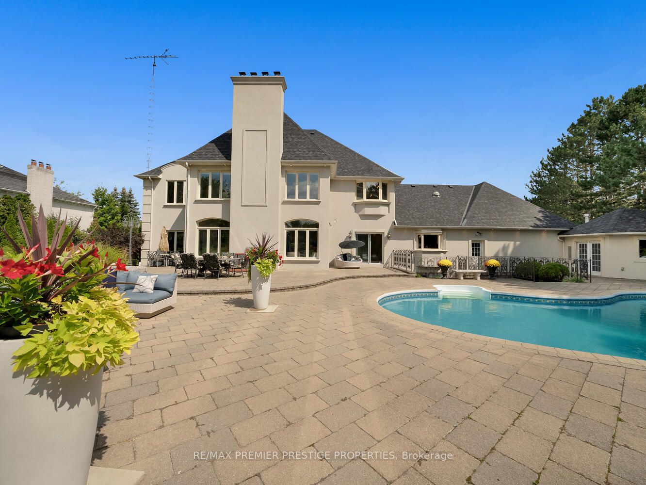 90 Rachelle Crt