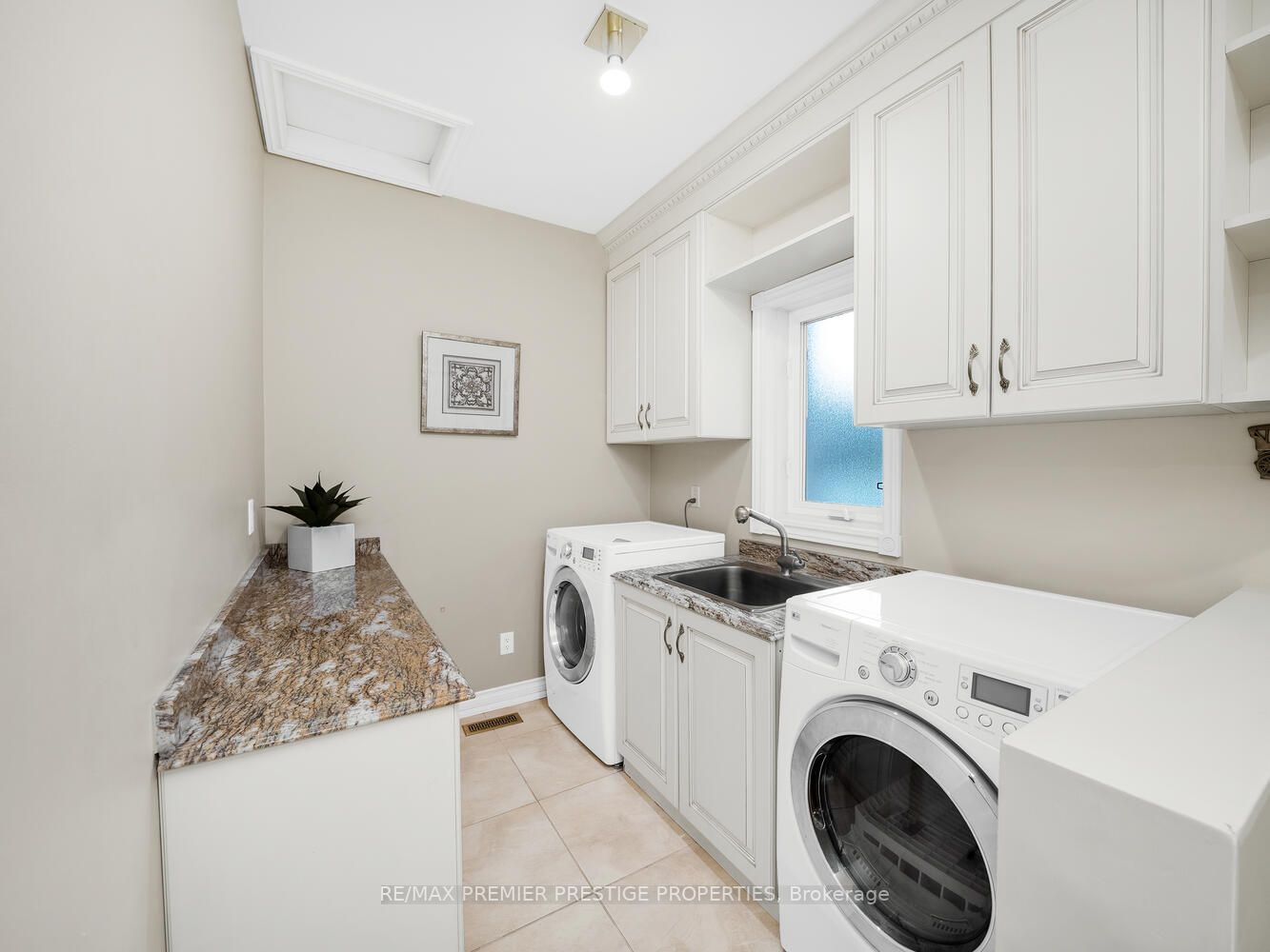 90 Rachelle Crt