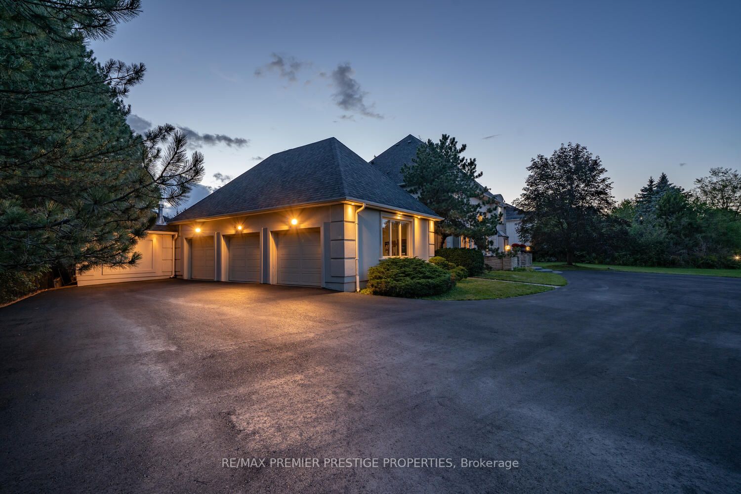 90 Rachelle Crt