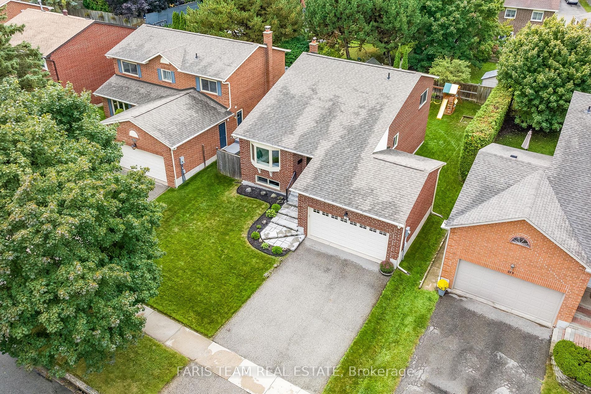 271 Yorkshire Dr