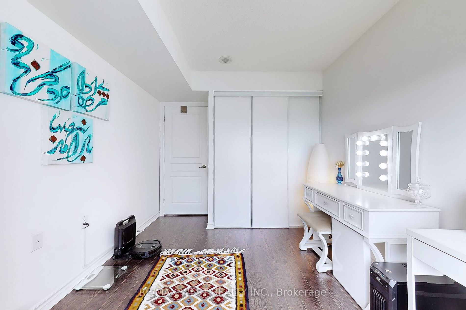 9015 Leslie St, #Lph01