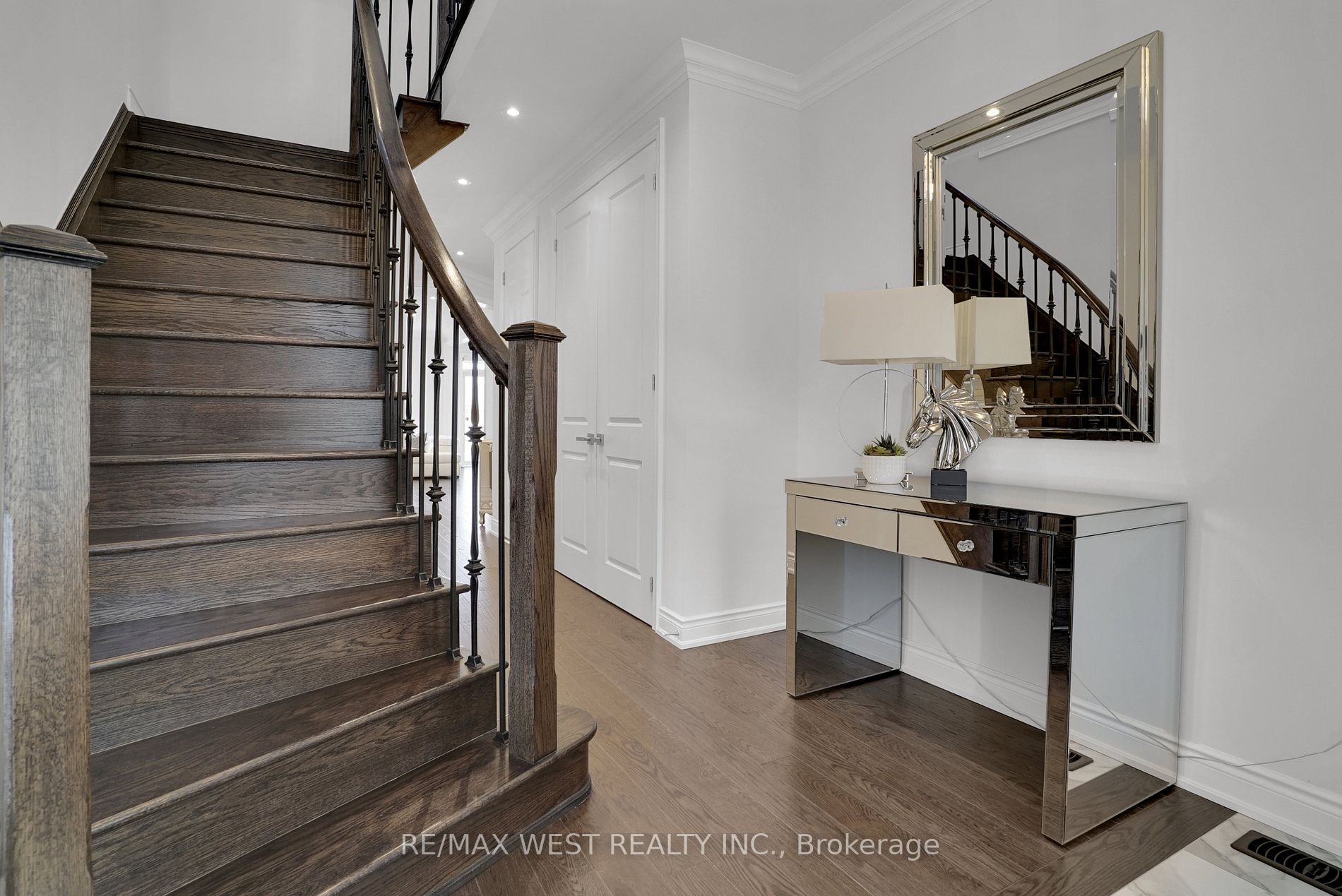 84 Zenith Ave
