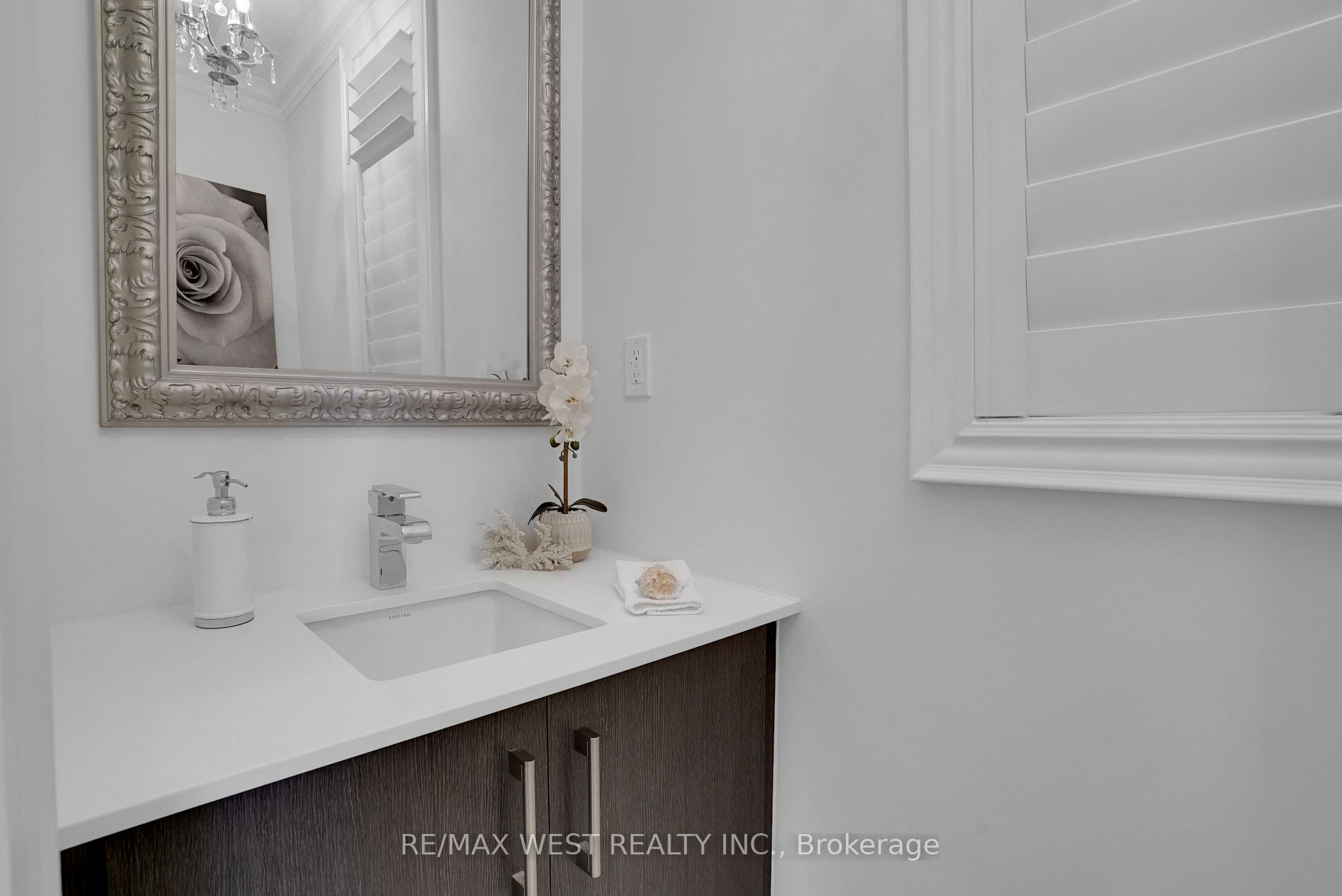84 Zenith Ave