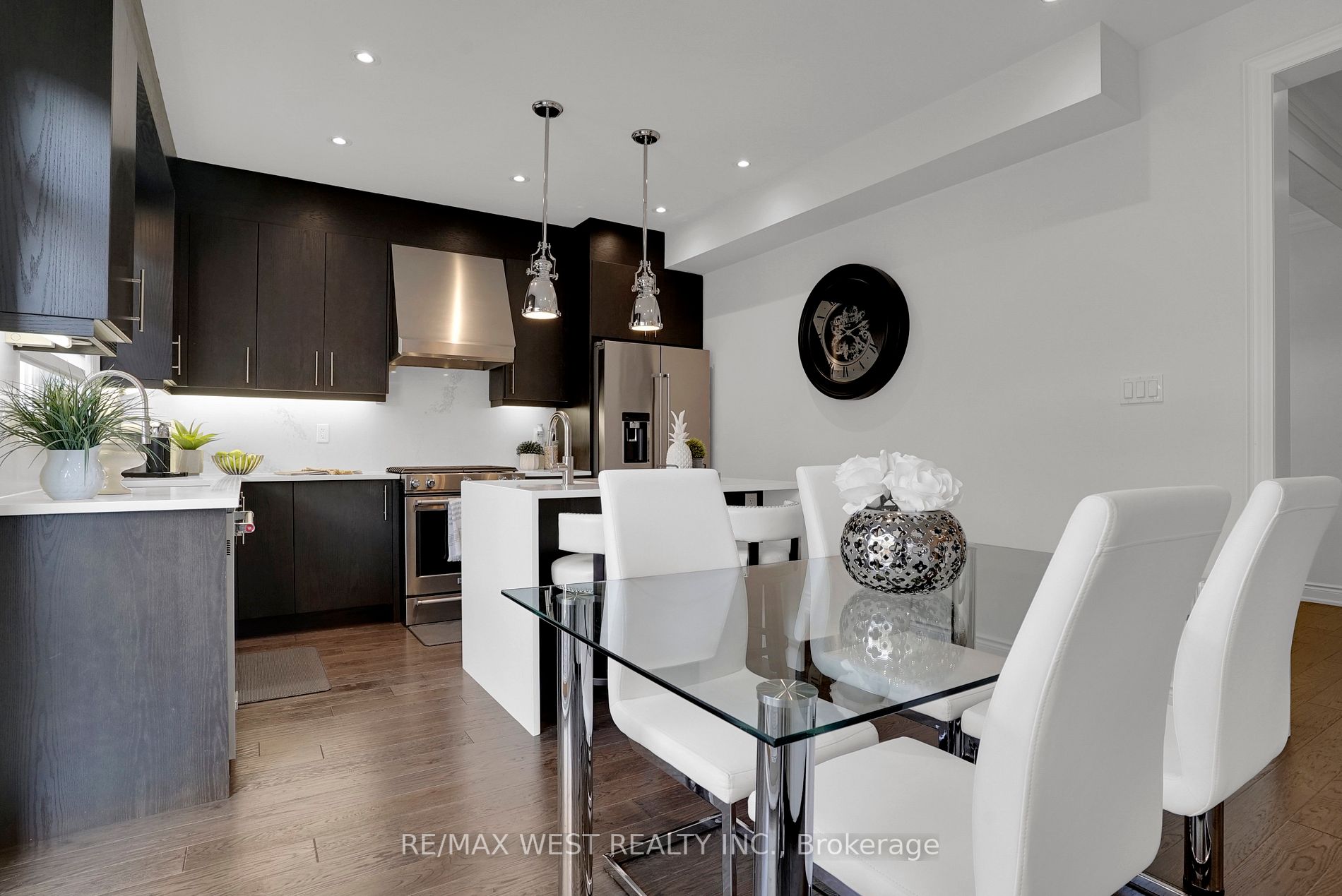 84 Zenith Ave