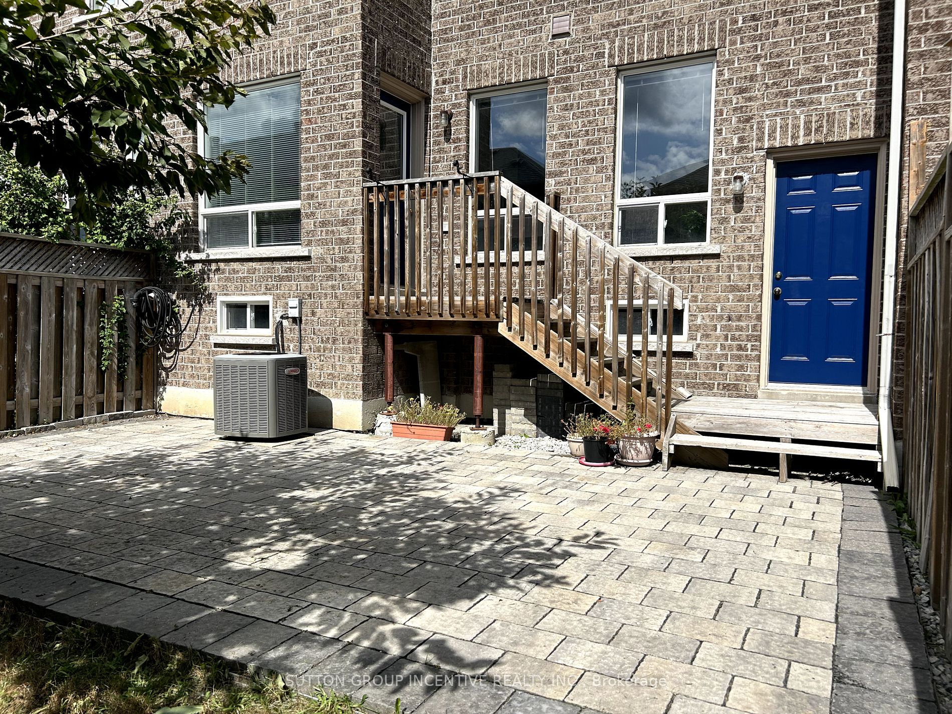 23 Levellands Crescent