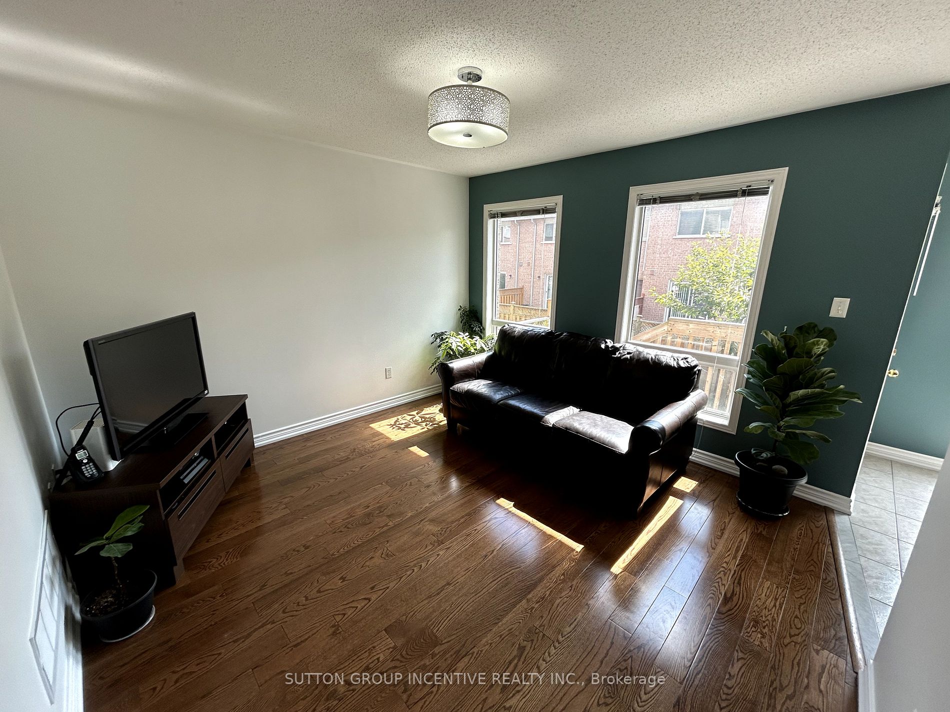 23 Levellands Crescent