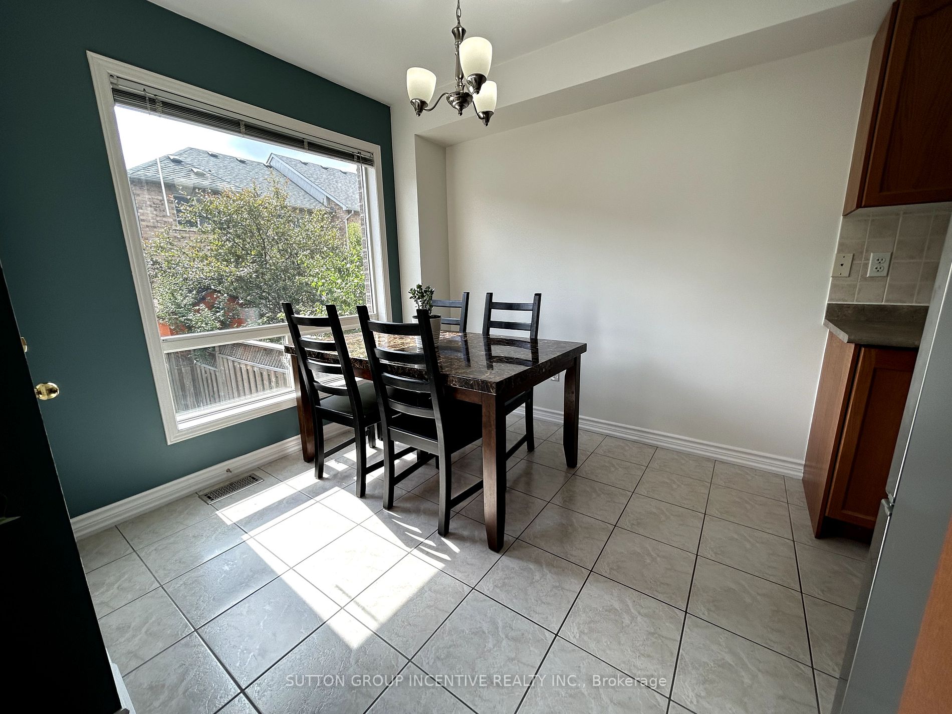 23 Levellands Crescent