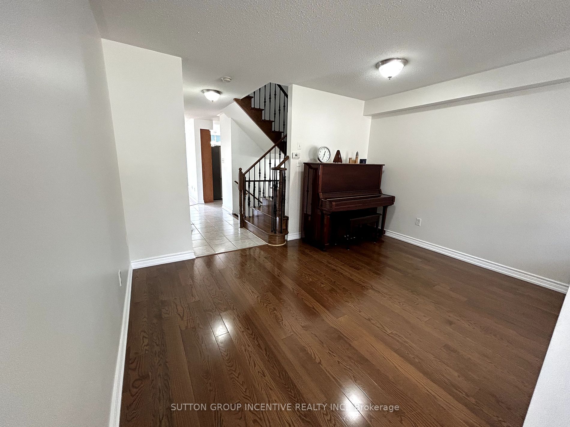 23 Levellands Crescent