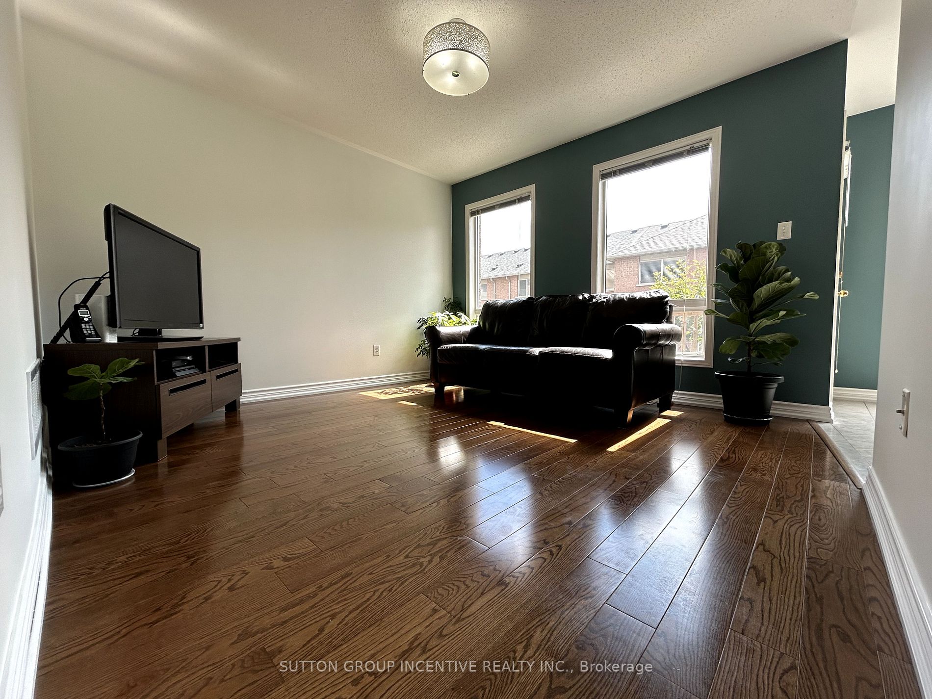 23 Levellands Crescent