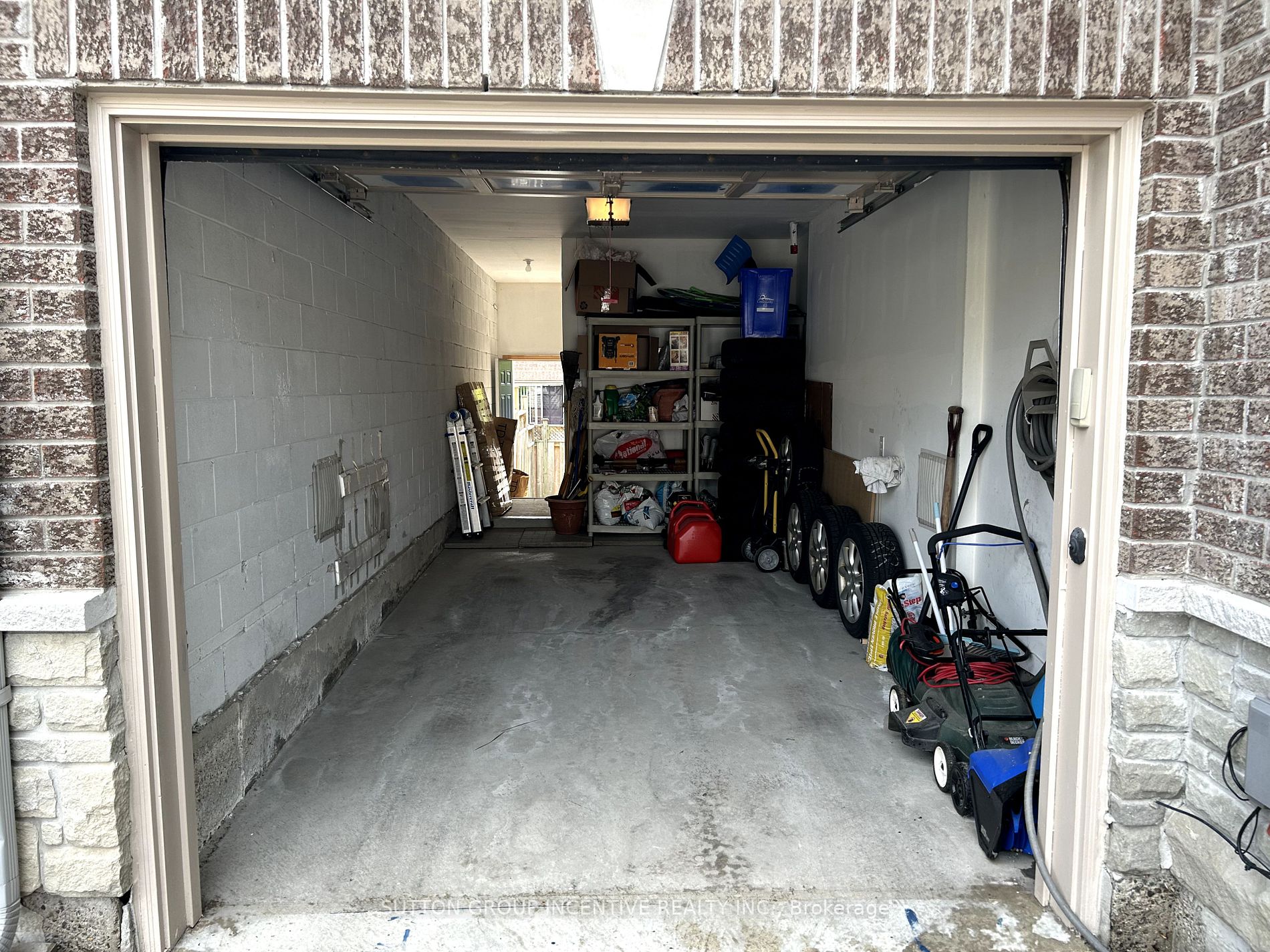 23 Levellands Cres
