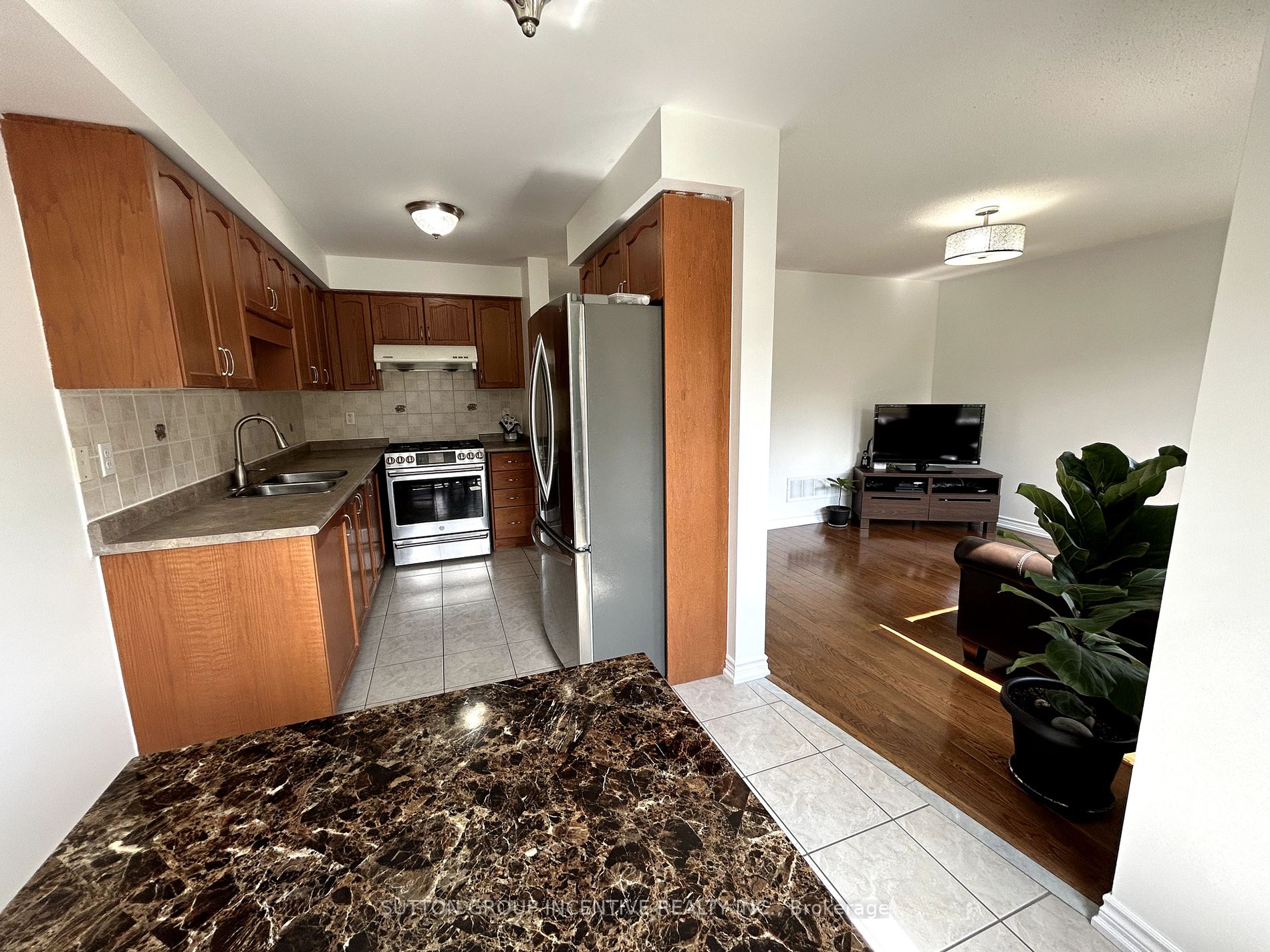 23 Levellands Crescent