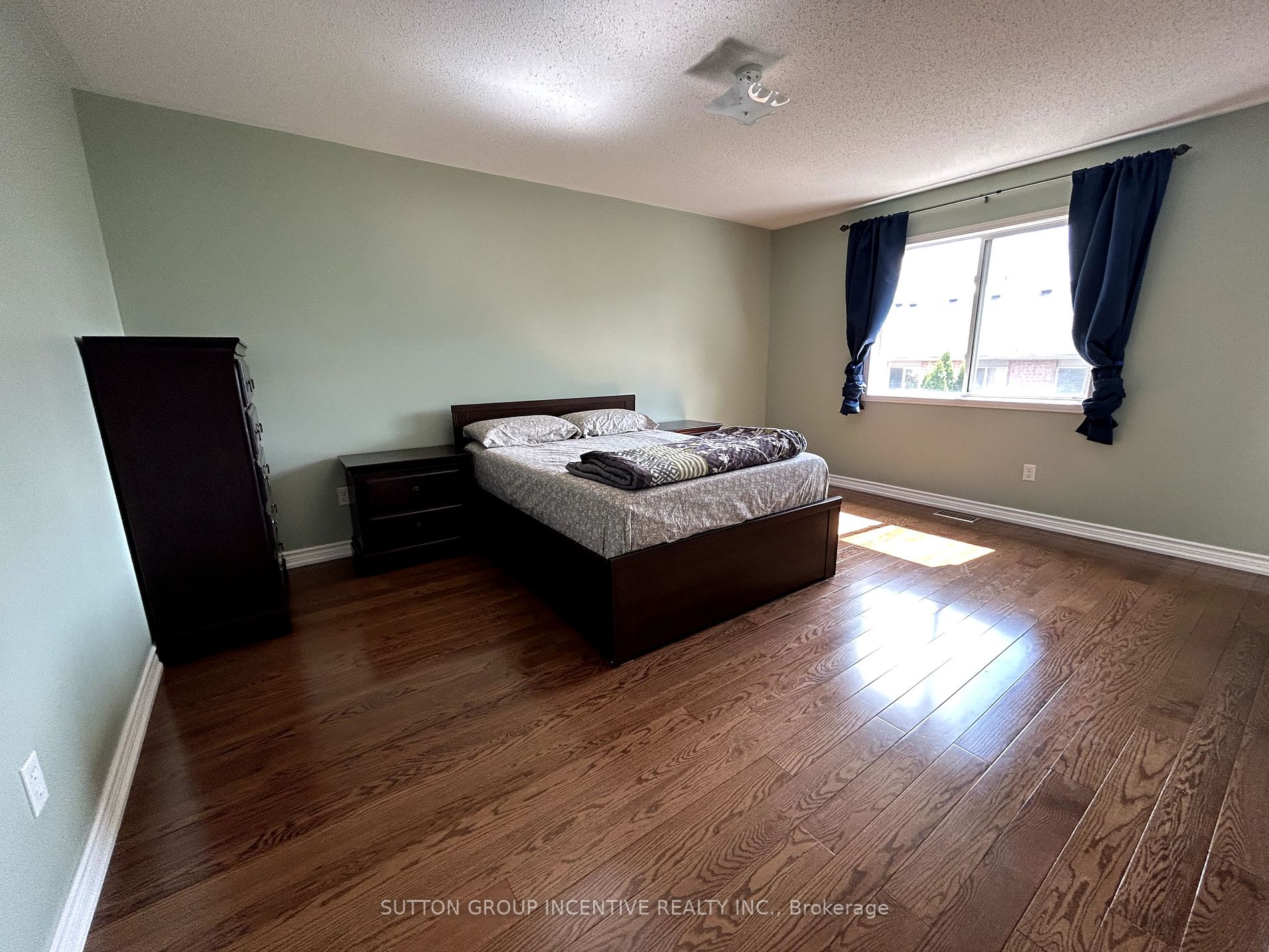 23 Levellands Crescent