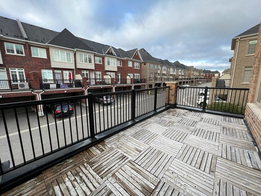 37 Rougeview Park Crescent