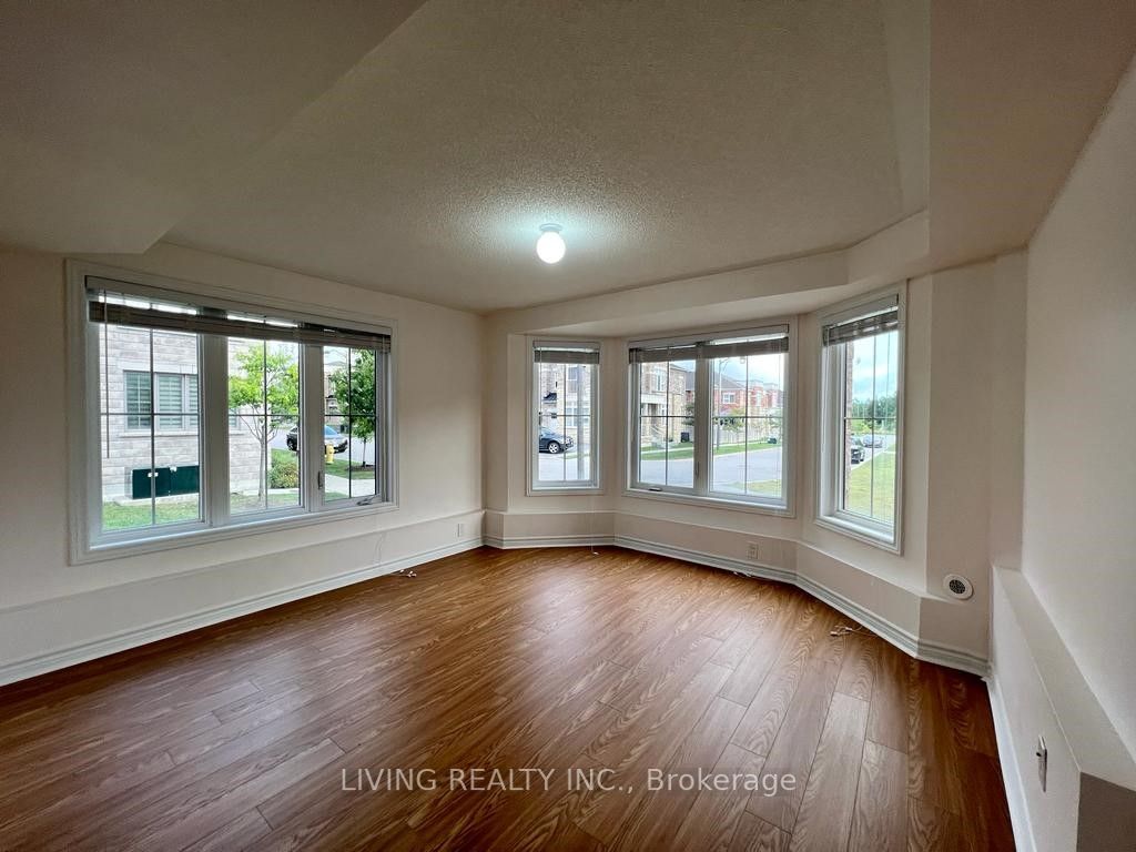 37 Rougeview Park Crescent