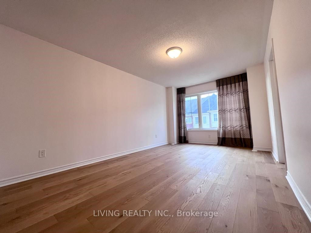 37 Rougeview Park Crescent