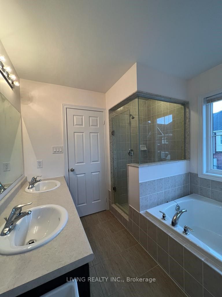37 Rougeview Park Crescent