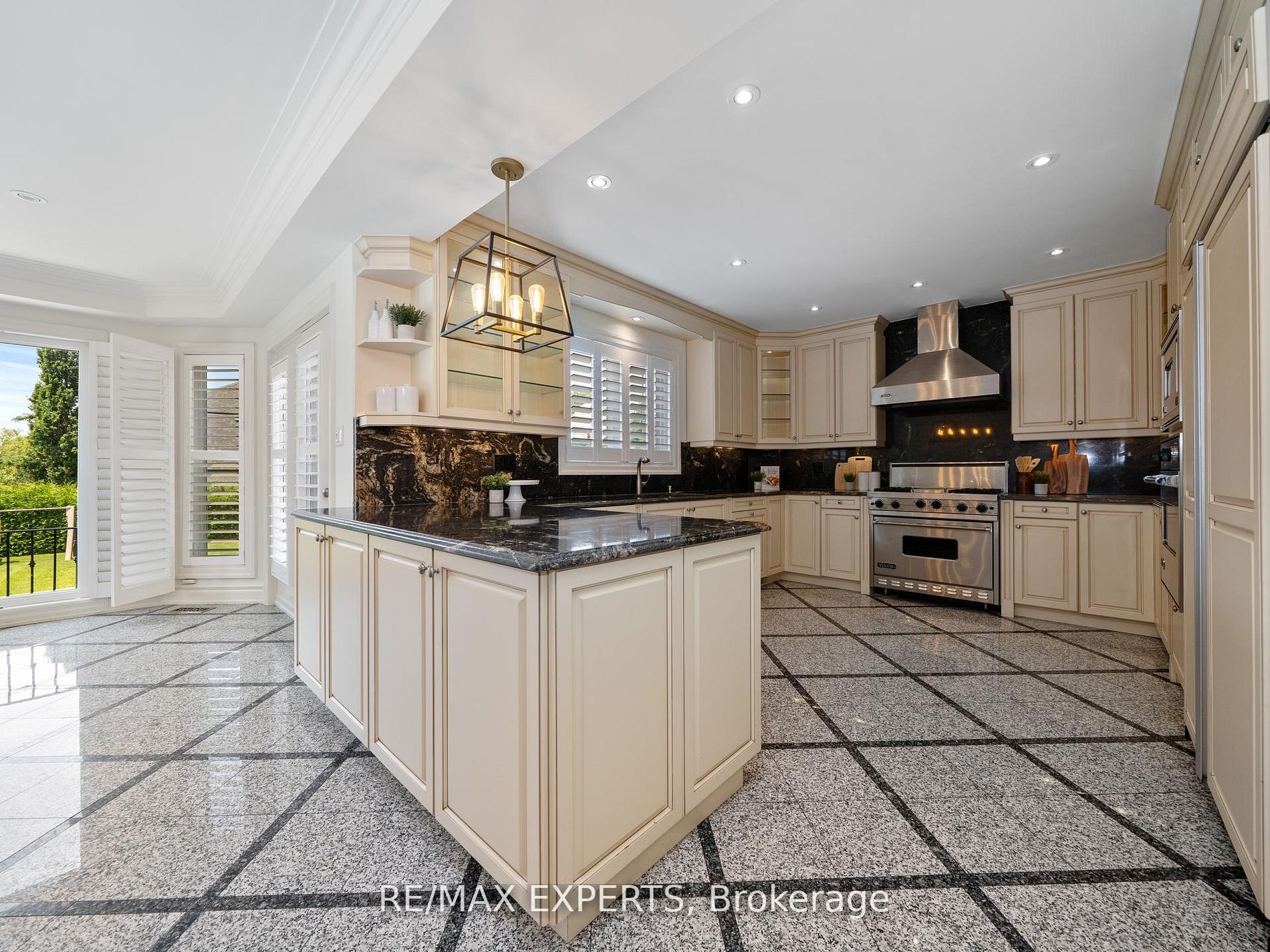 16 Noble St