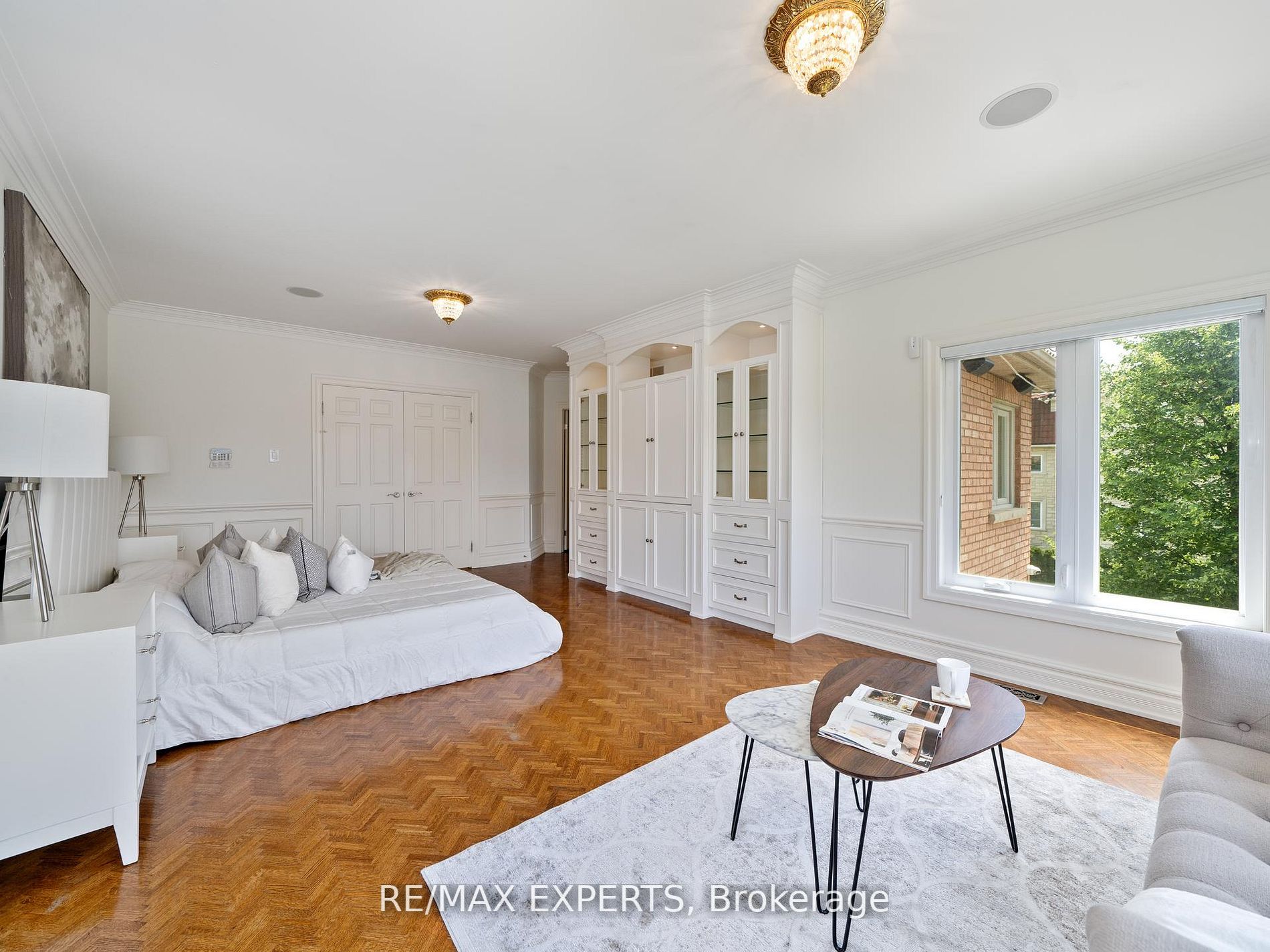 16 Noble St