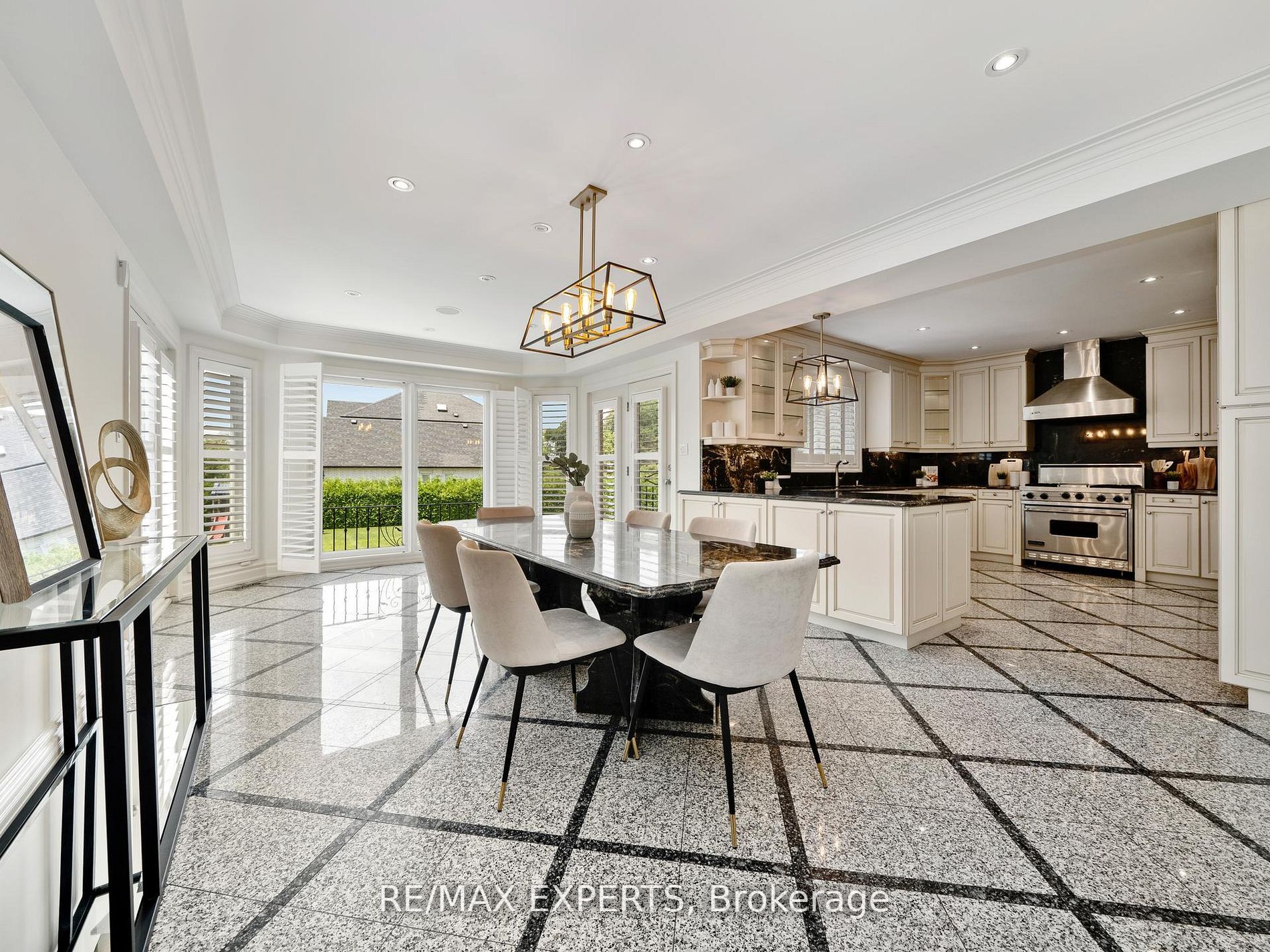 16 Noble St