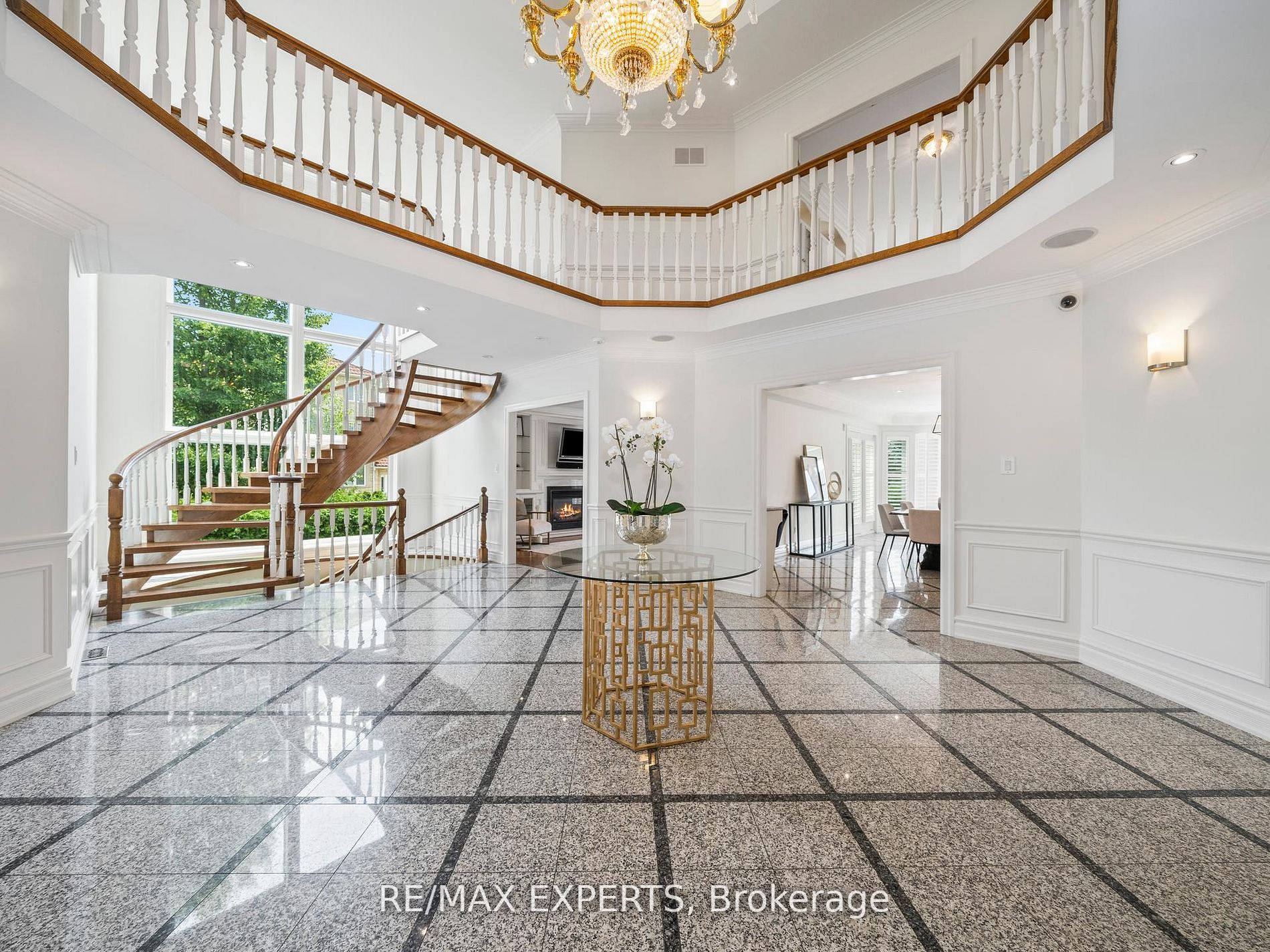 16 Noble St