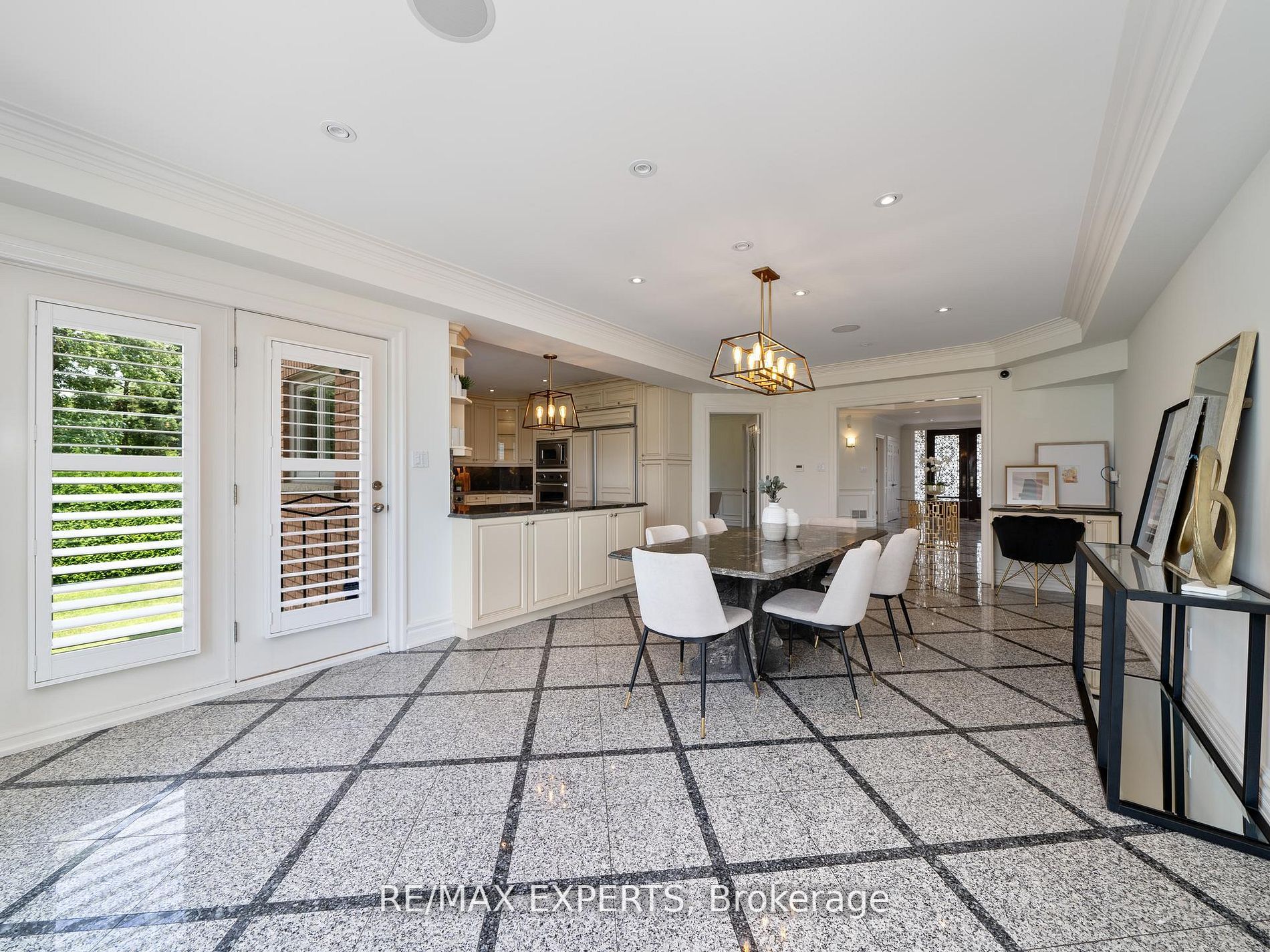 16 Noble St