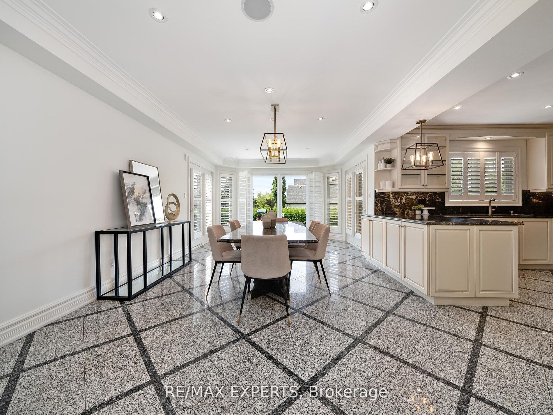 16 Noble St