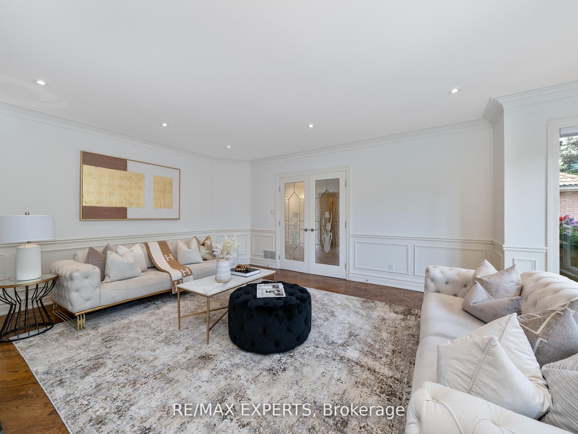 16 Noble St