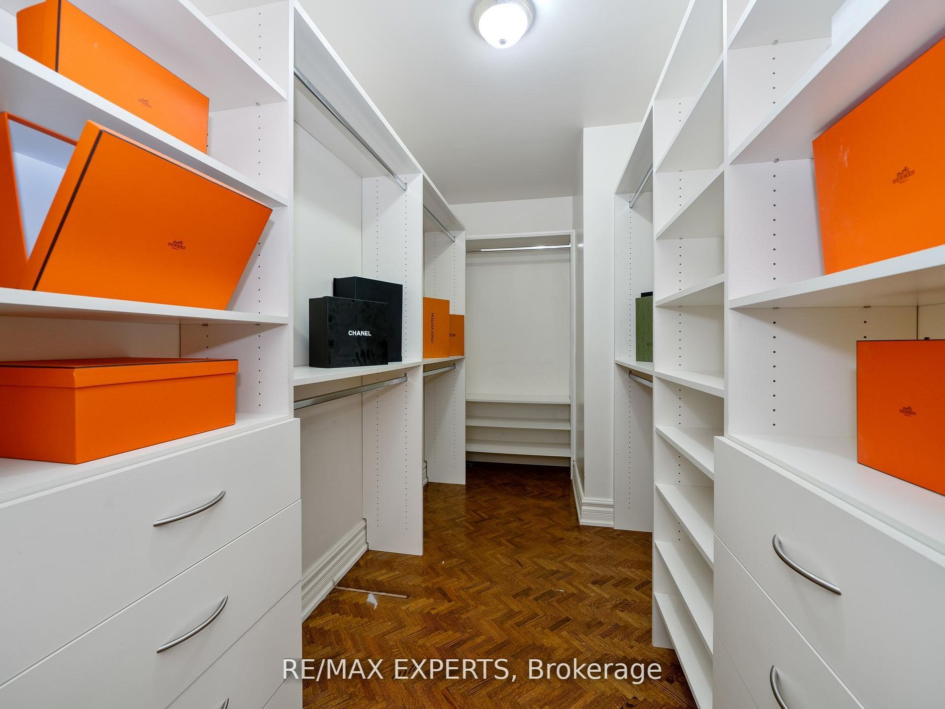 16 Noble St