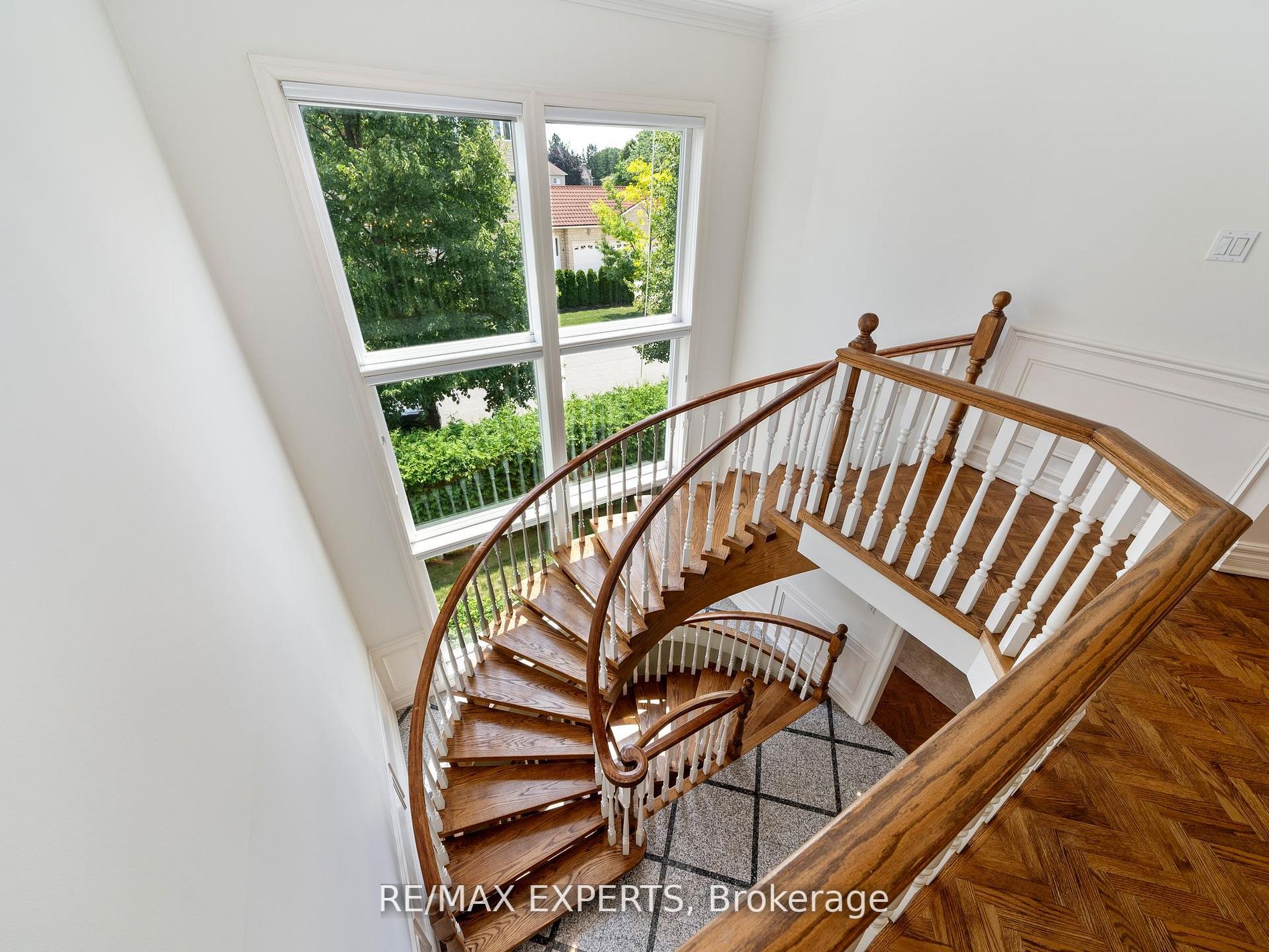 16 Noble St