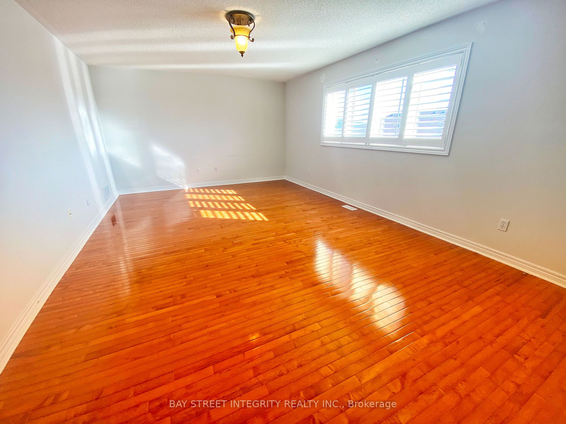 114 Red River Cres, #Main