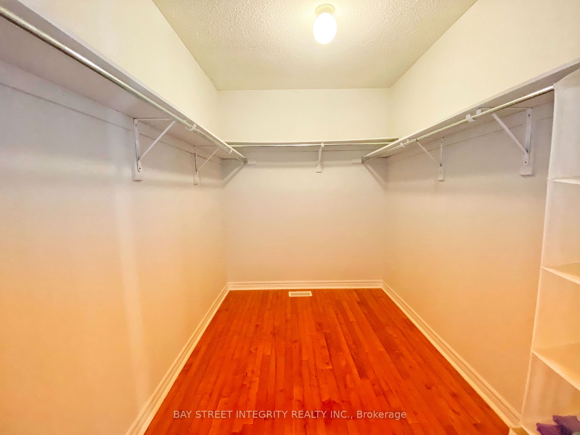 114 Red River Cres, #Main