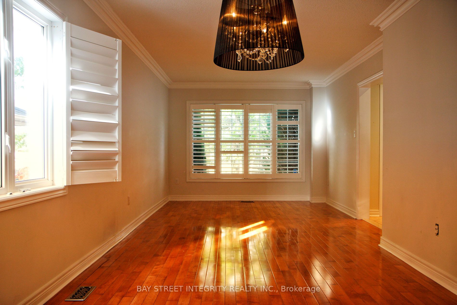 114 Red River Cres, #Main
