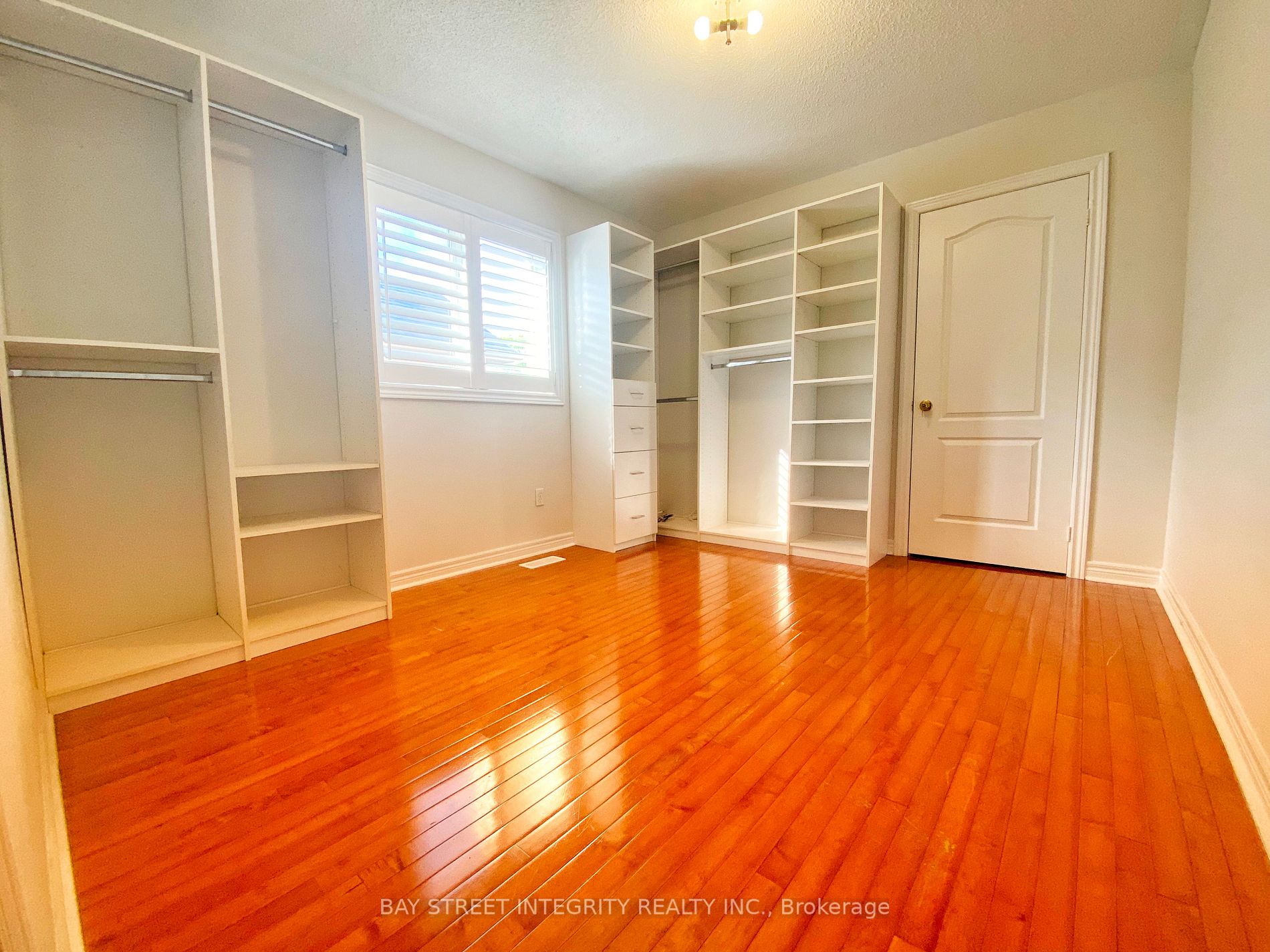 114 Red River Cres, #Main