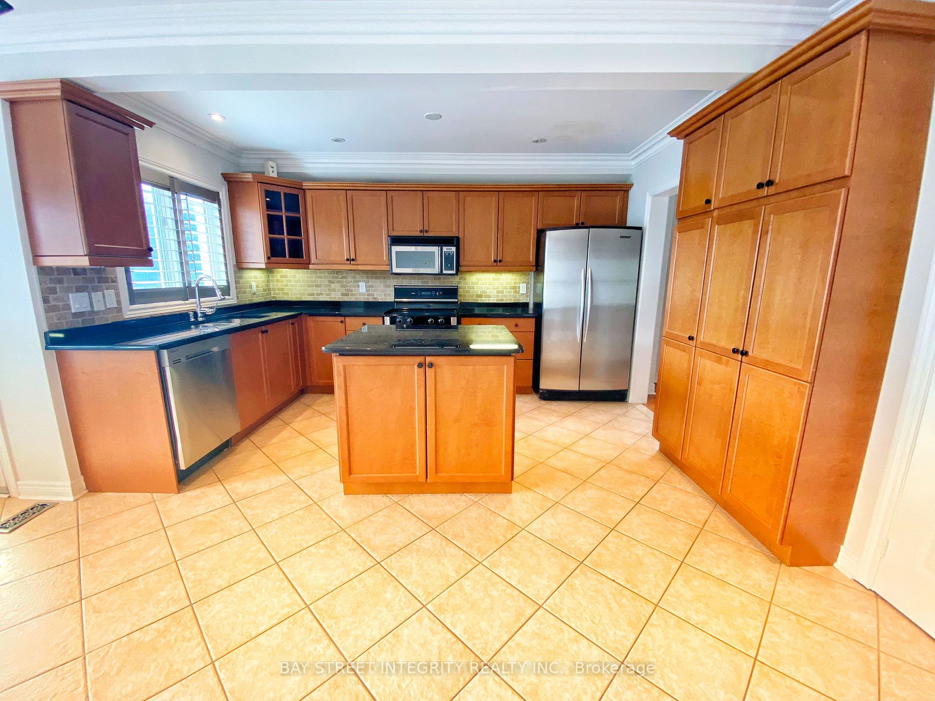 114 Red River Cres, #Main