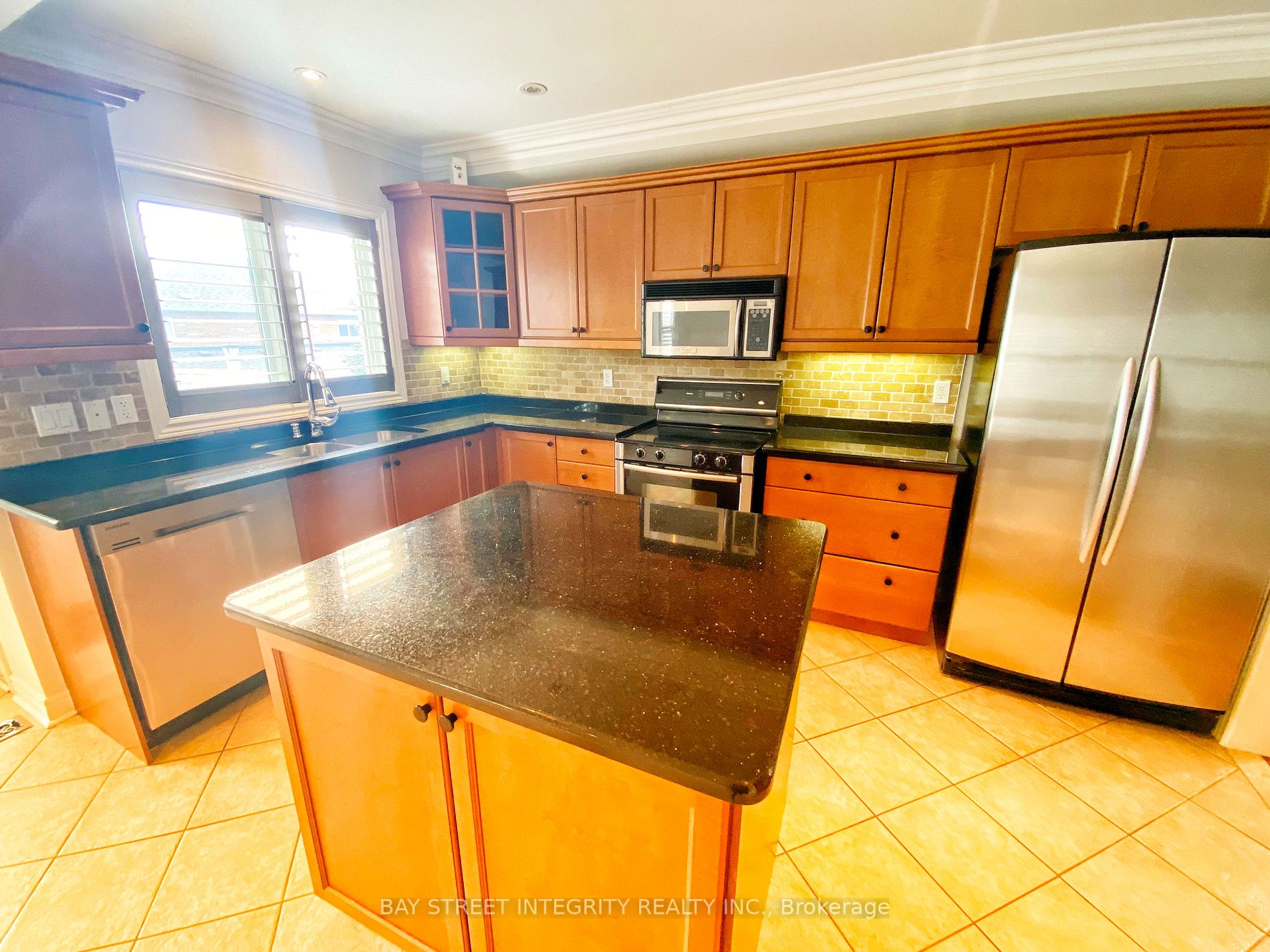 114 Red River Cres, #Main