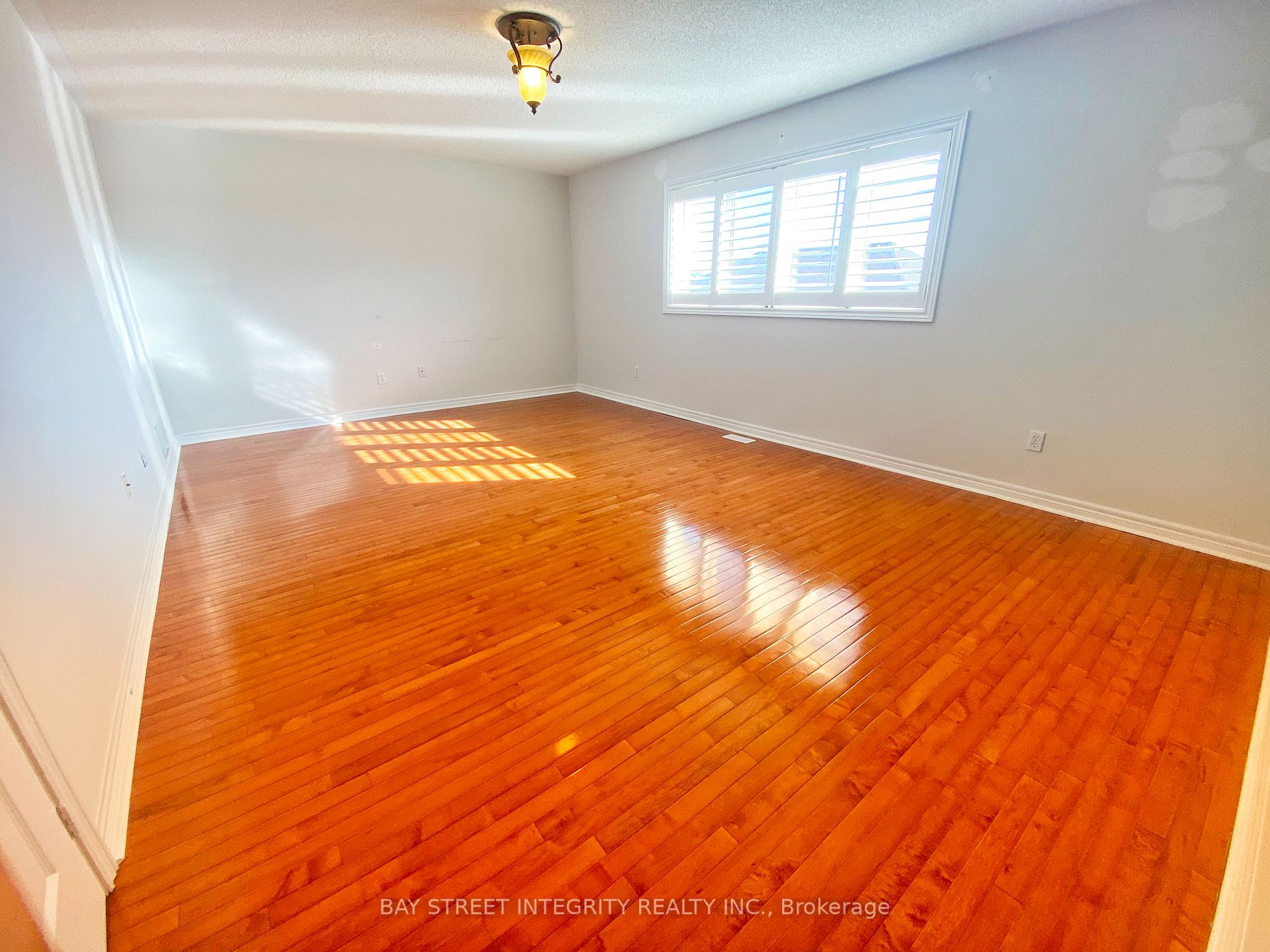 114 Red River Cres, #Main