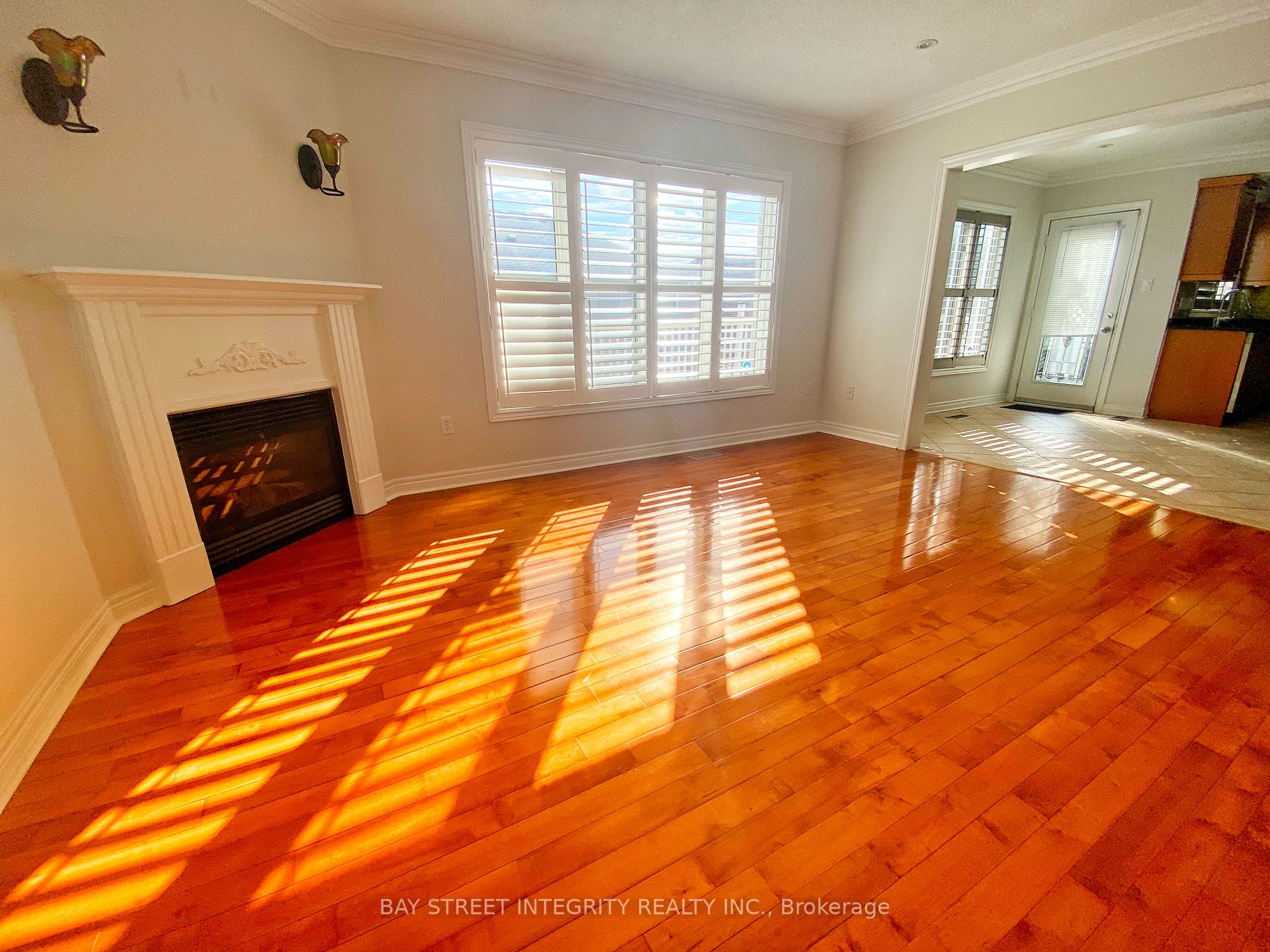114 Red River Cres, #Main