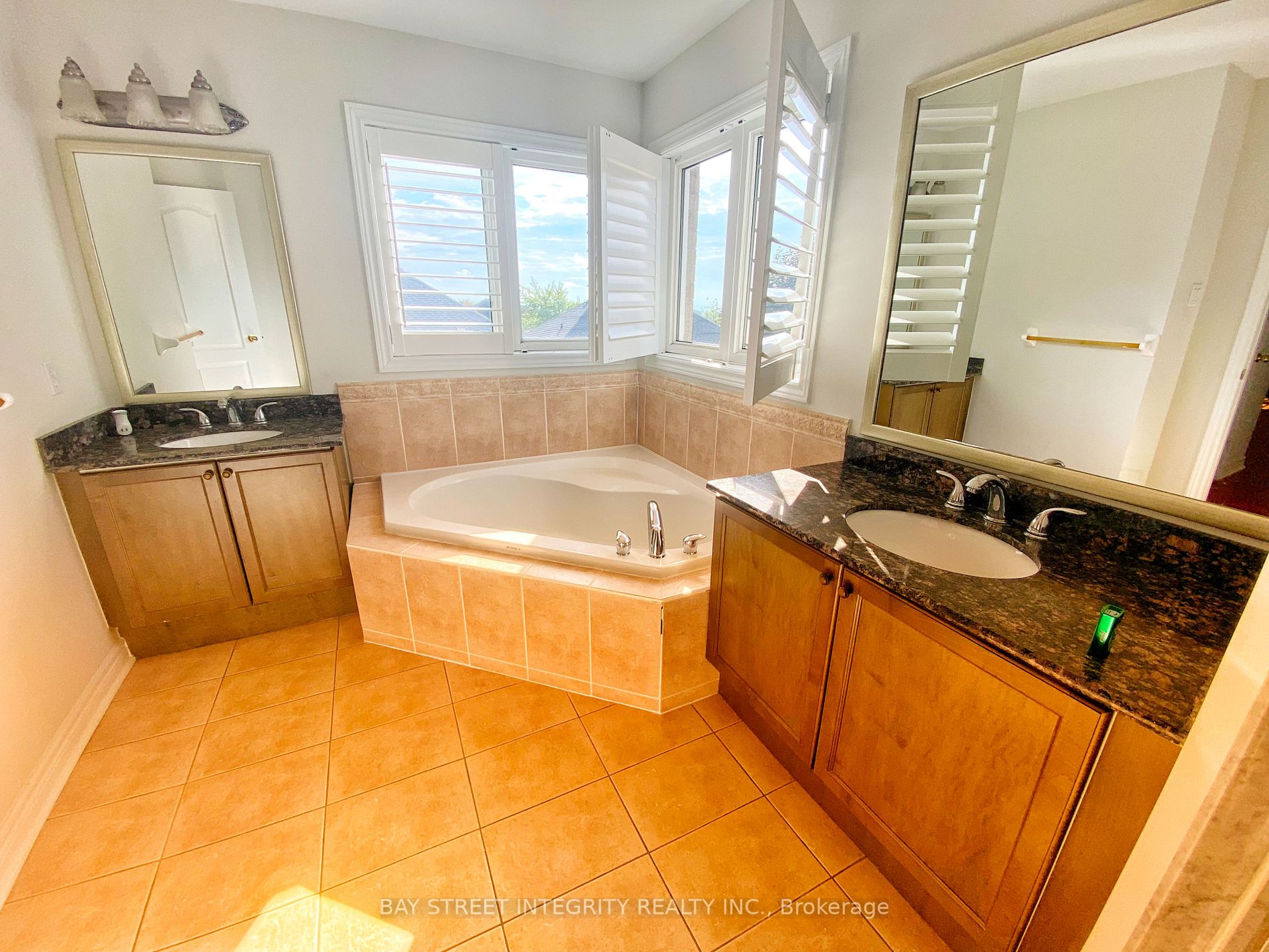 114 Red River Cres, #Main