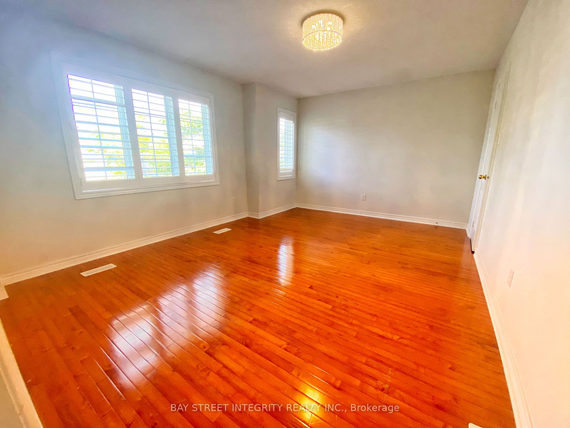114 Red River Cres, #Main