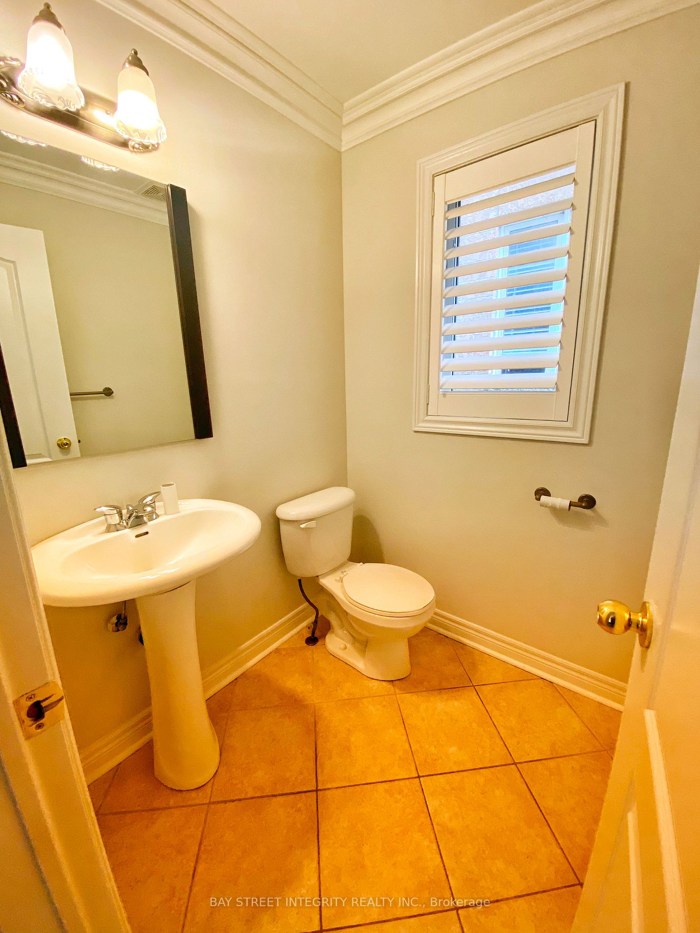 114 Red River Cres, #Main